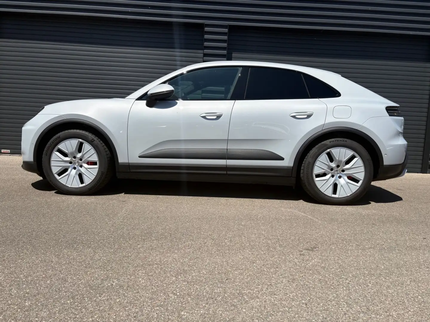 Porsche Macan Electric 4 S-PANO-BOSE-EL.AHK Grau - 2