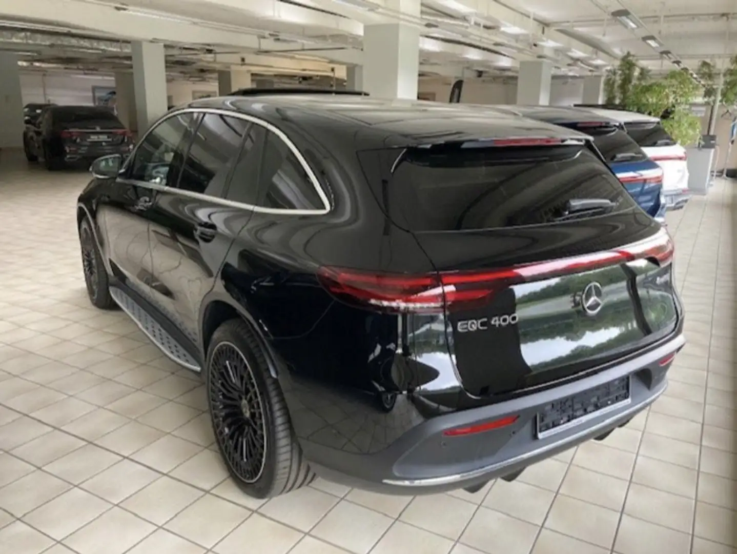 Mercedes-Benz EQC 400 AMG Line-360camera,high beam, pano,sidesteps - 2