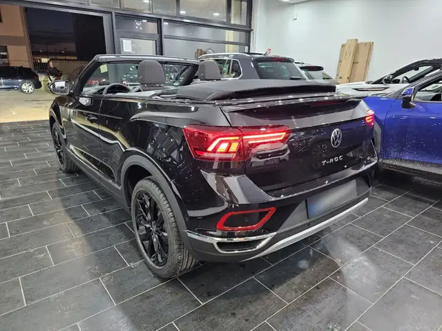 Volkswagen T-Roc view 5