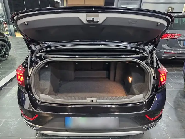Volkswagen T-Roc view 6