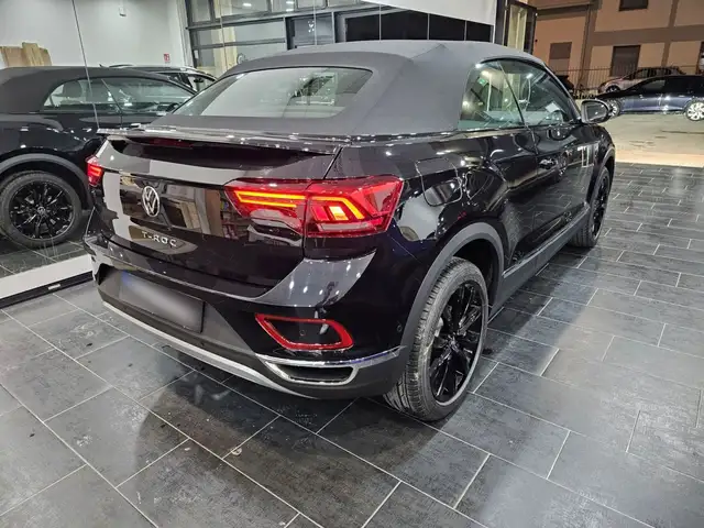 Volkswagen T-Roc view 4