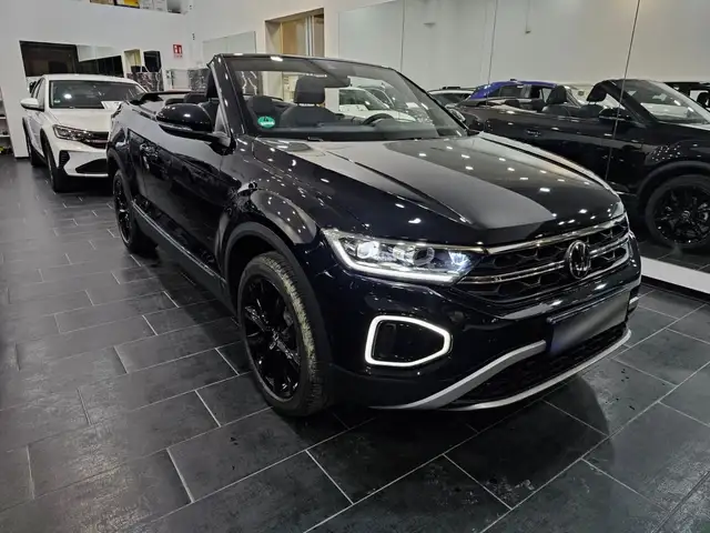 Volkswagen T-Roc view 3