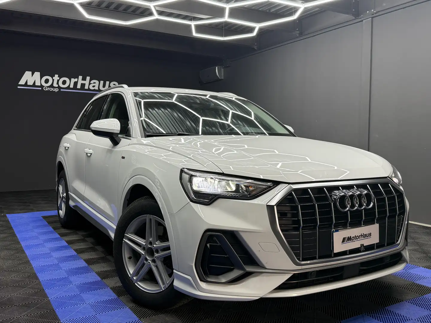 Audi Q3 35 2.0 tdi S line Wit - 1