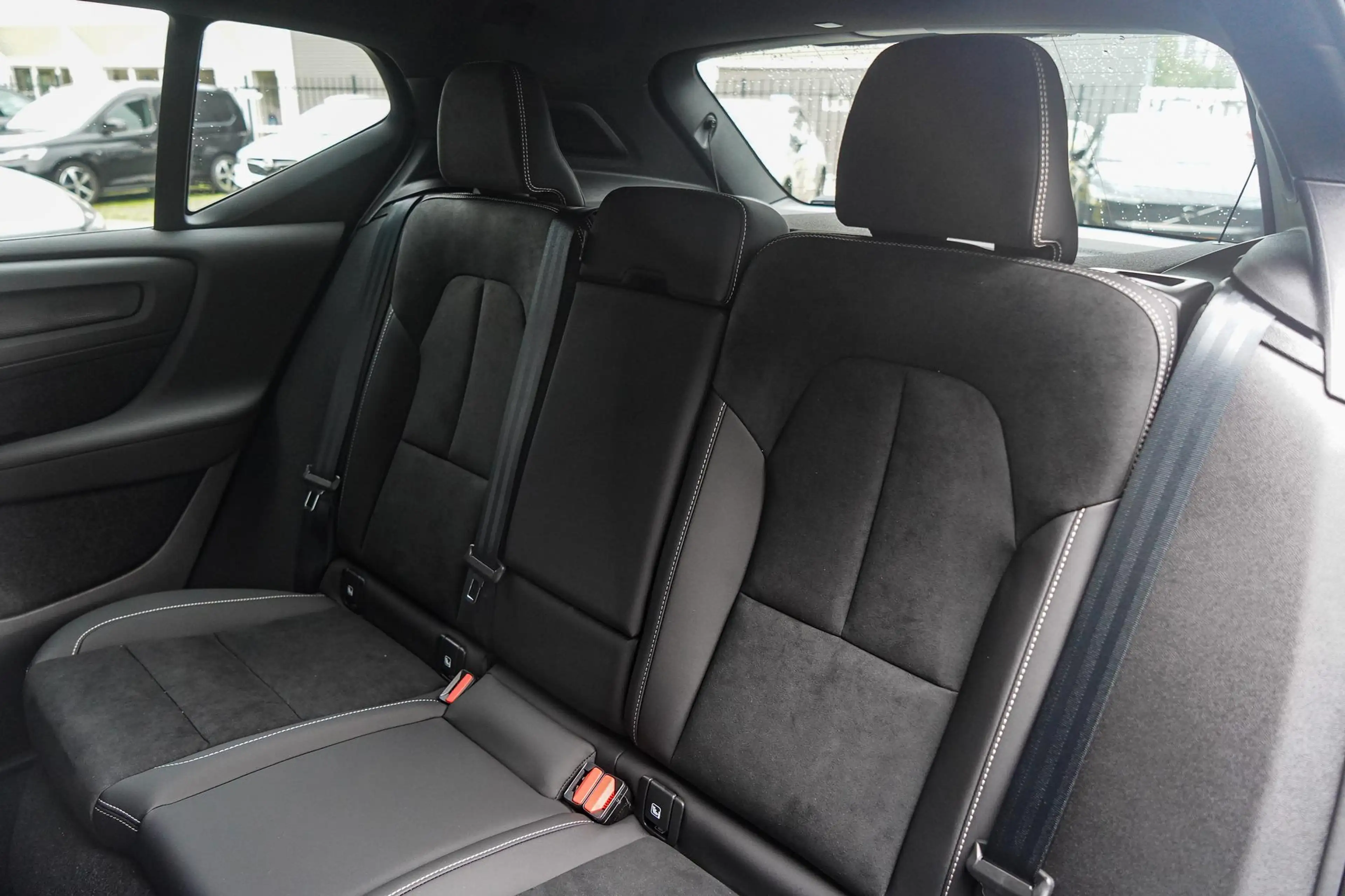 Volvo EX40 Single Motor Extended Range Plus Black Ed. 82 kWh — photo 14