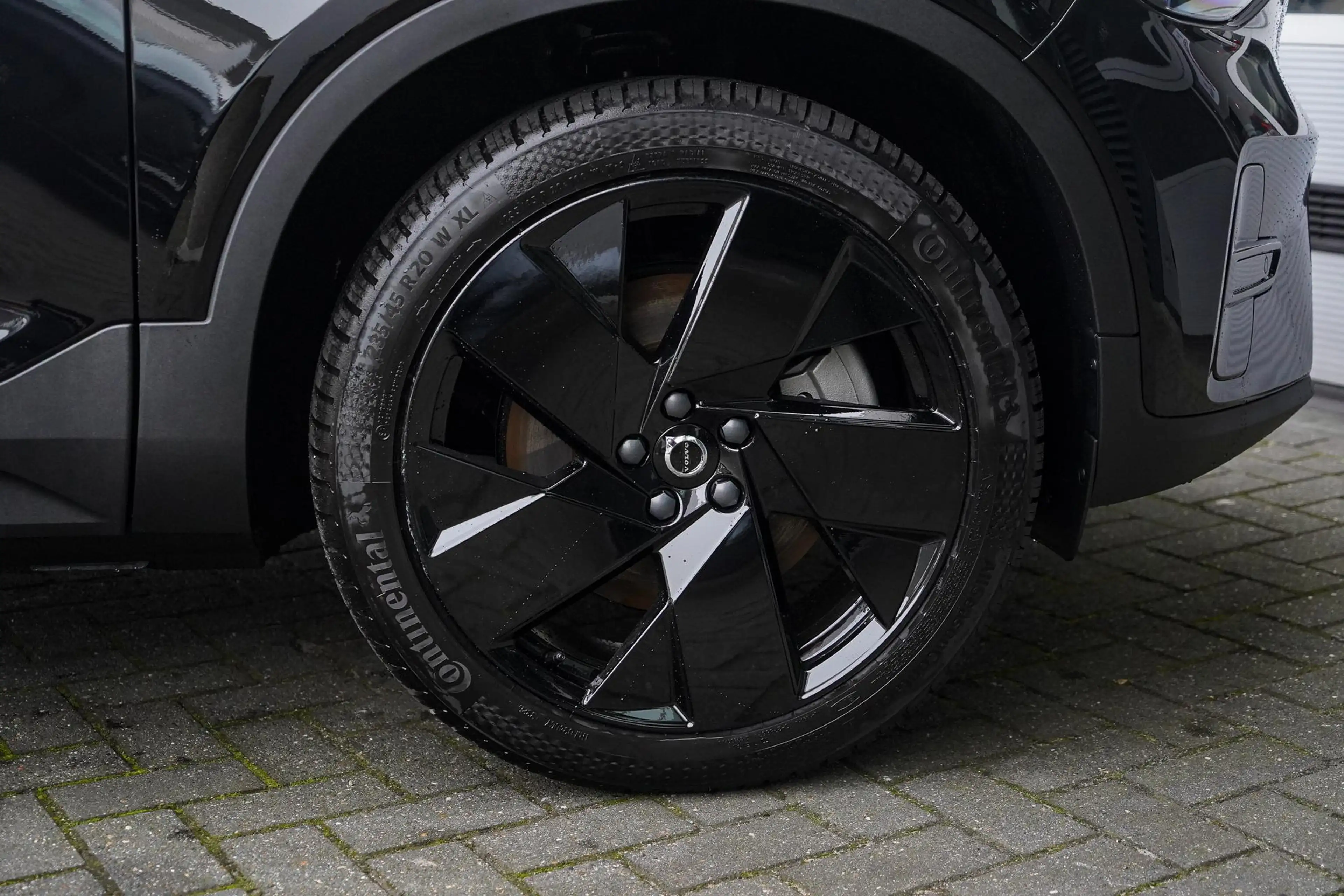 Volvo EX40 Single Motor Extended Range Plus Black Ed. 82 kWh — photo 7