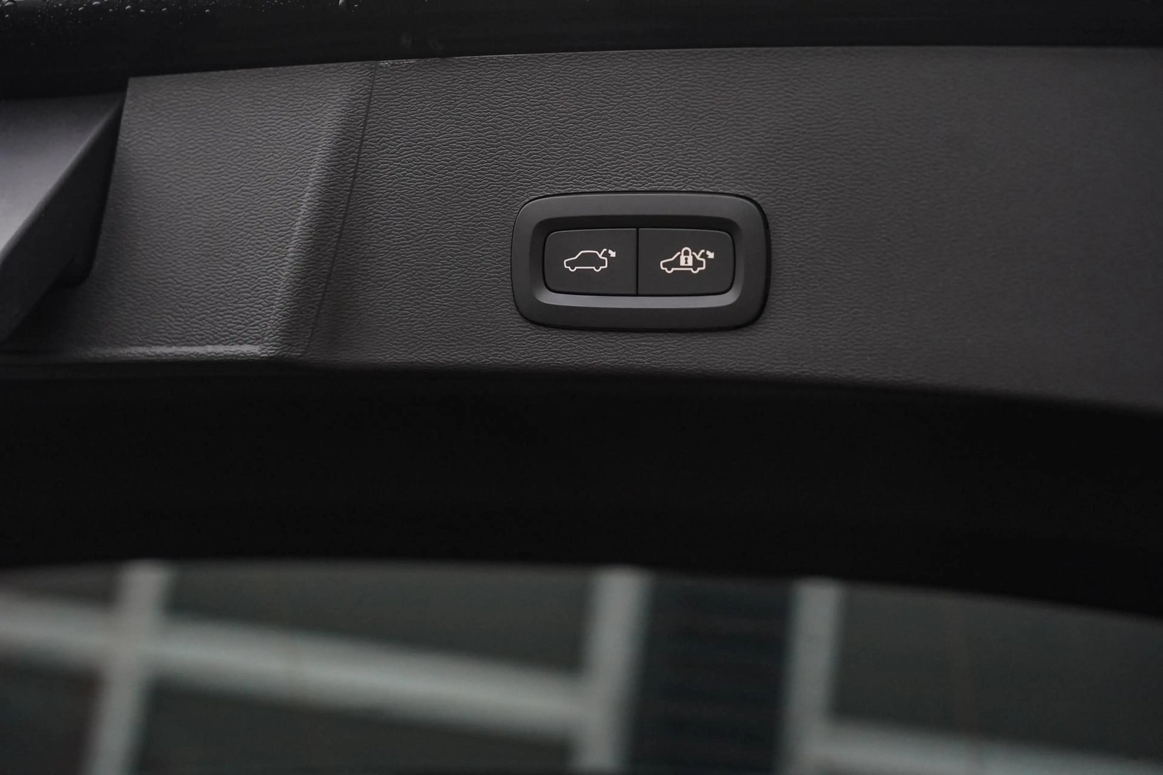Volvo EX40 Single Motor Extended Range Plus Black Ed. 82 kWh — photo 11