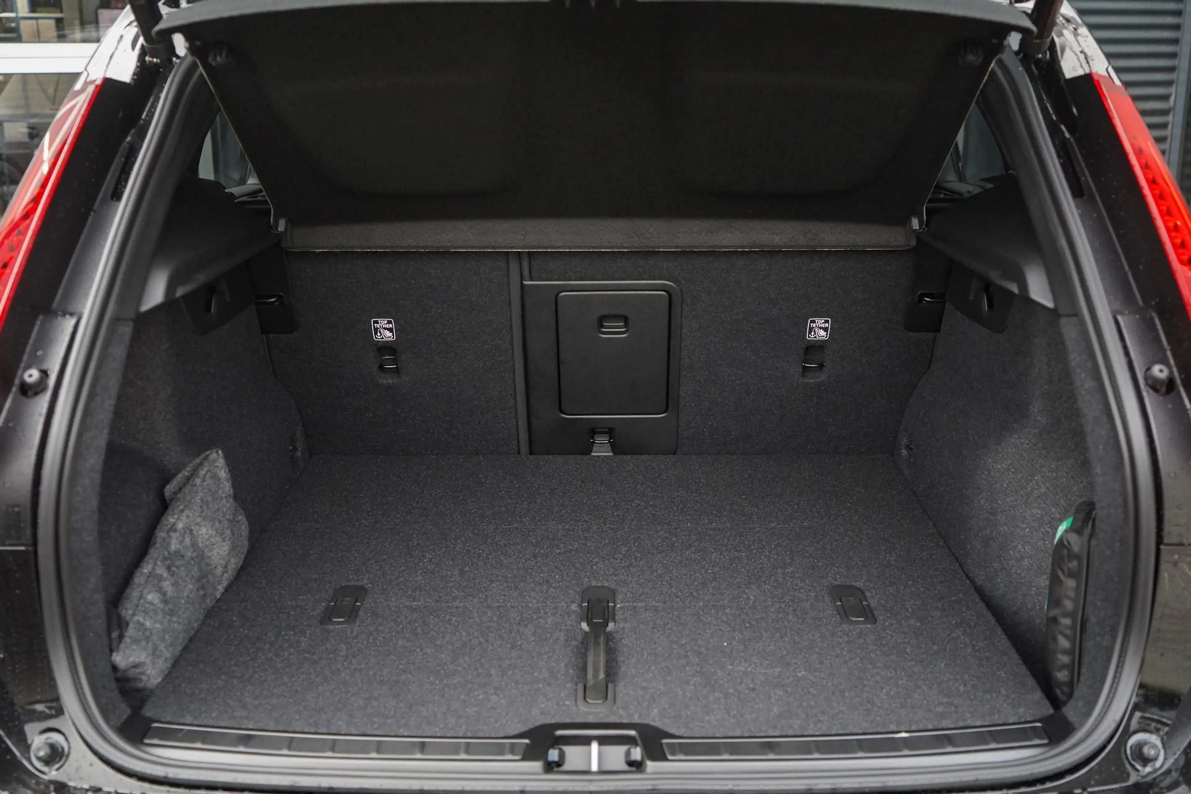 Volvo EX40 Single Motor Extended Range Plus Black Ed. 82 kWh — photo 10