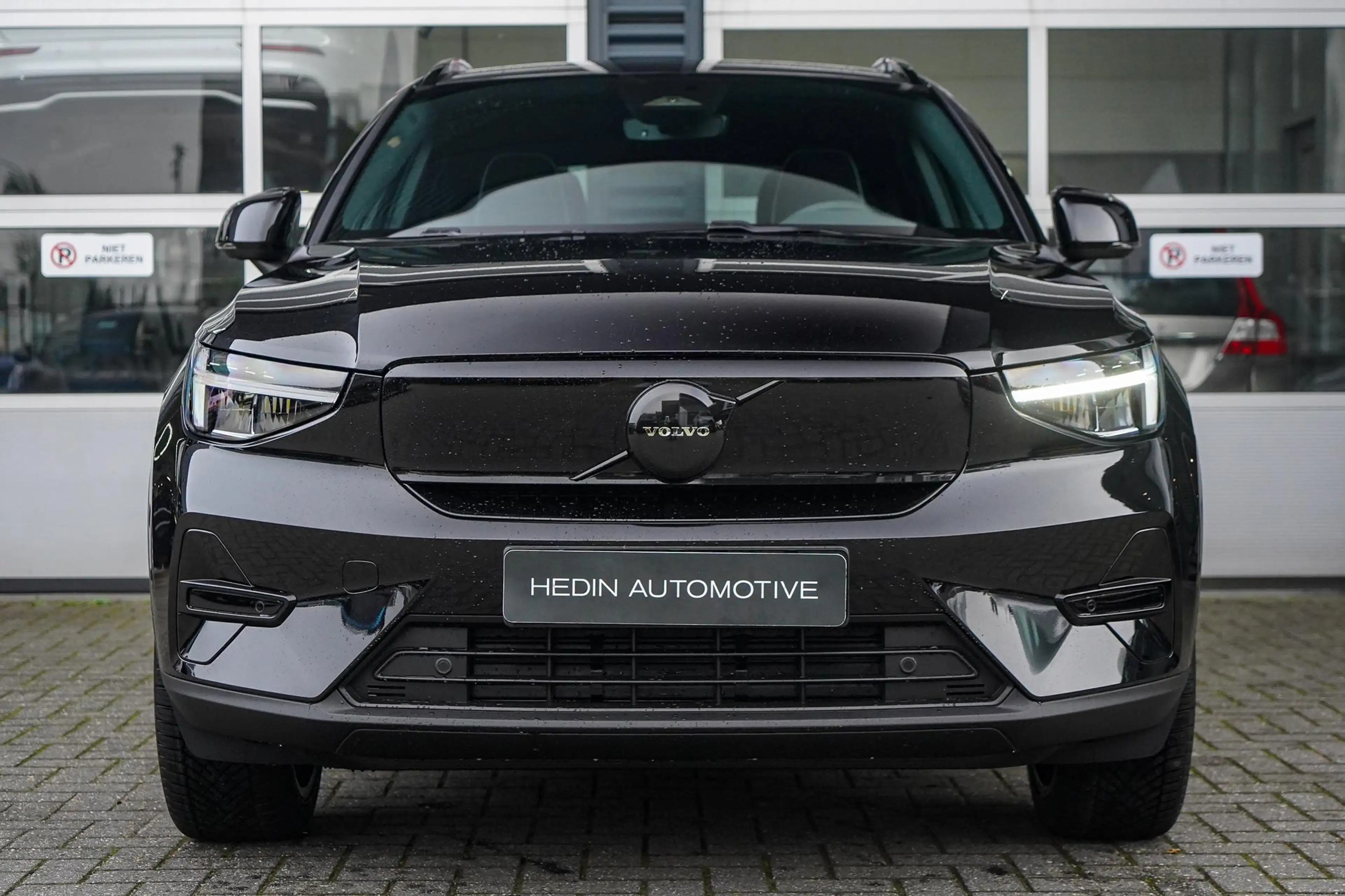 Volvo EX40 Single Motor Extended Range Plus Black Ed. 82 kWh — photo 2