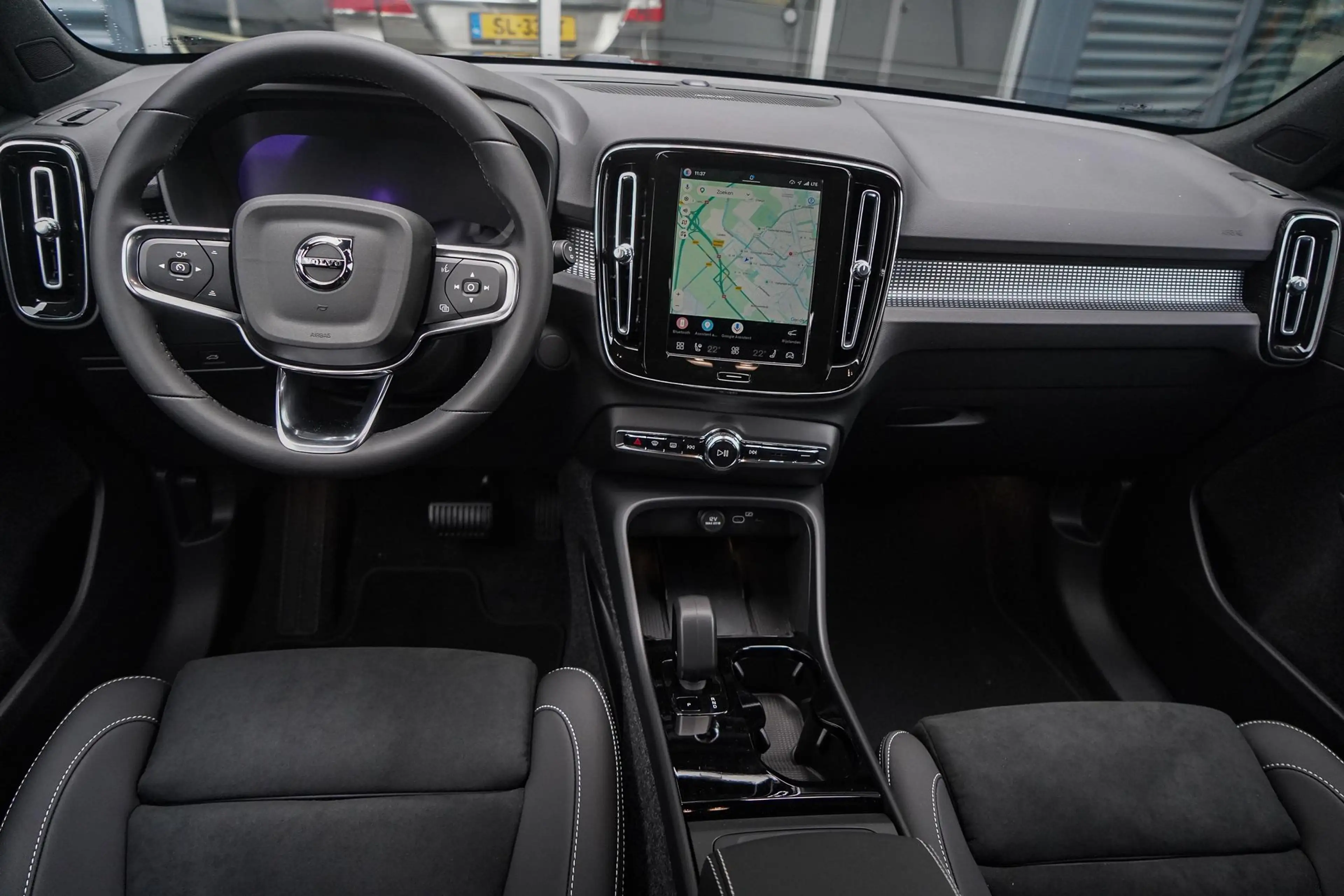 Volvo EX40 Single Motor Extended Range Plus Black Ed. 82 kWh — photo 13