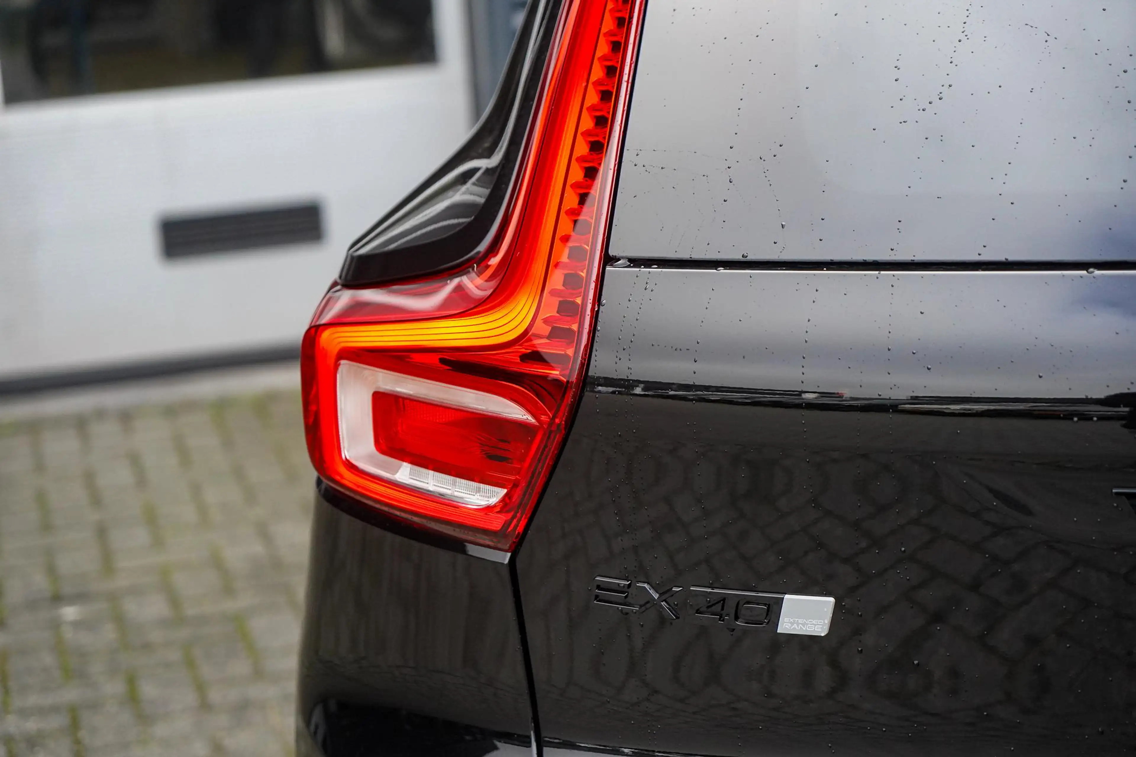 Volvo EX40 Single Motor Extended Range Plus Black Ed. 82 kWh — photo 8