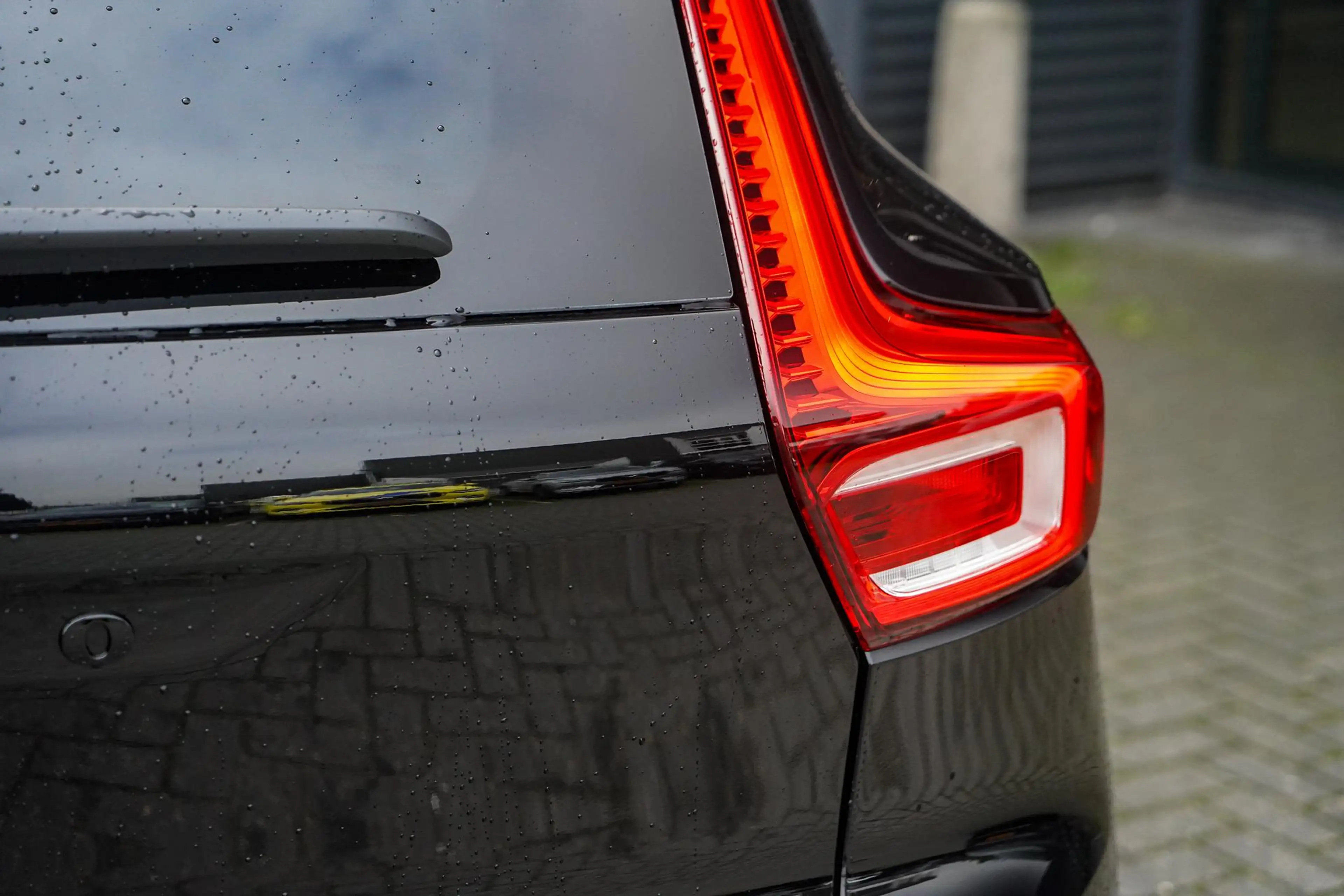 Volvo EX40 Single Motor Extended Range Plus Black Ed. 82 kWh — photo 9