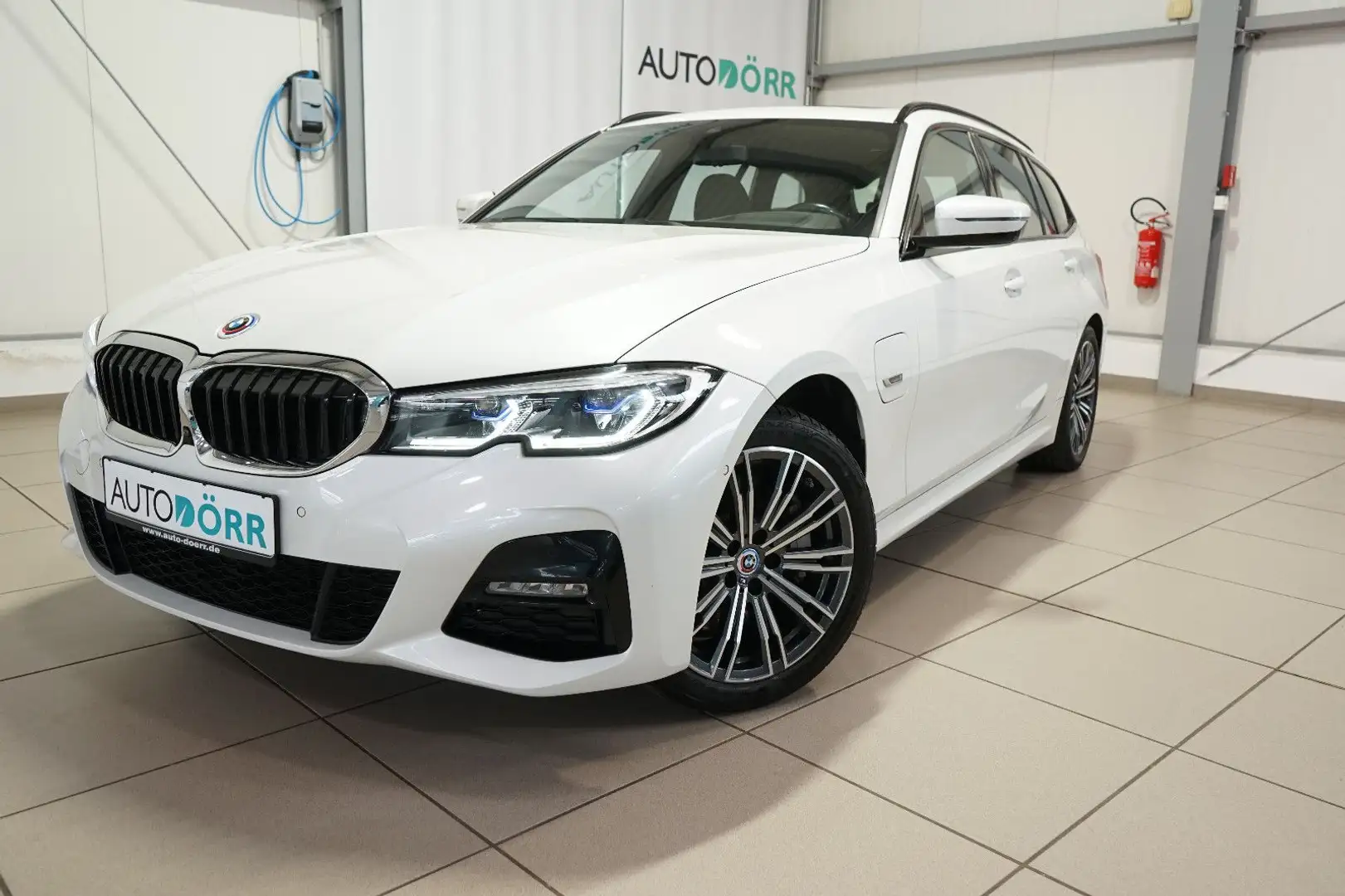 BMW 330 e xDrive Touring M Sport Laser+AHK+Pano+ACC Blanc - 1