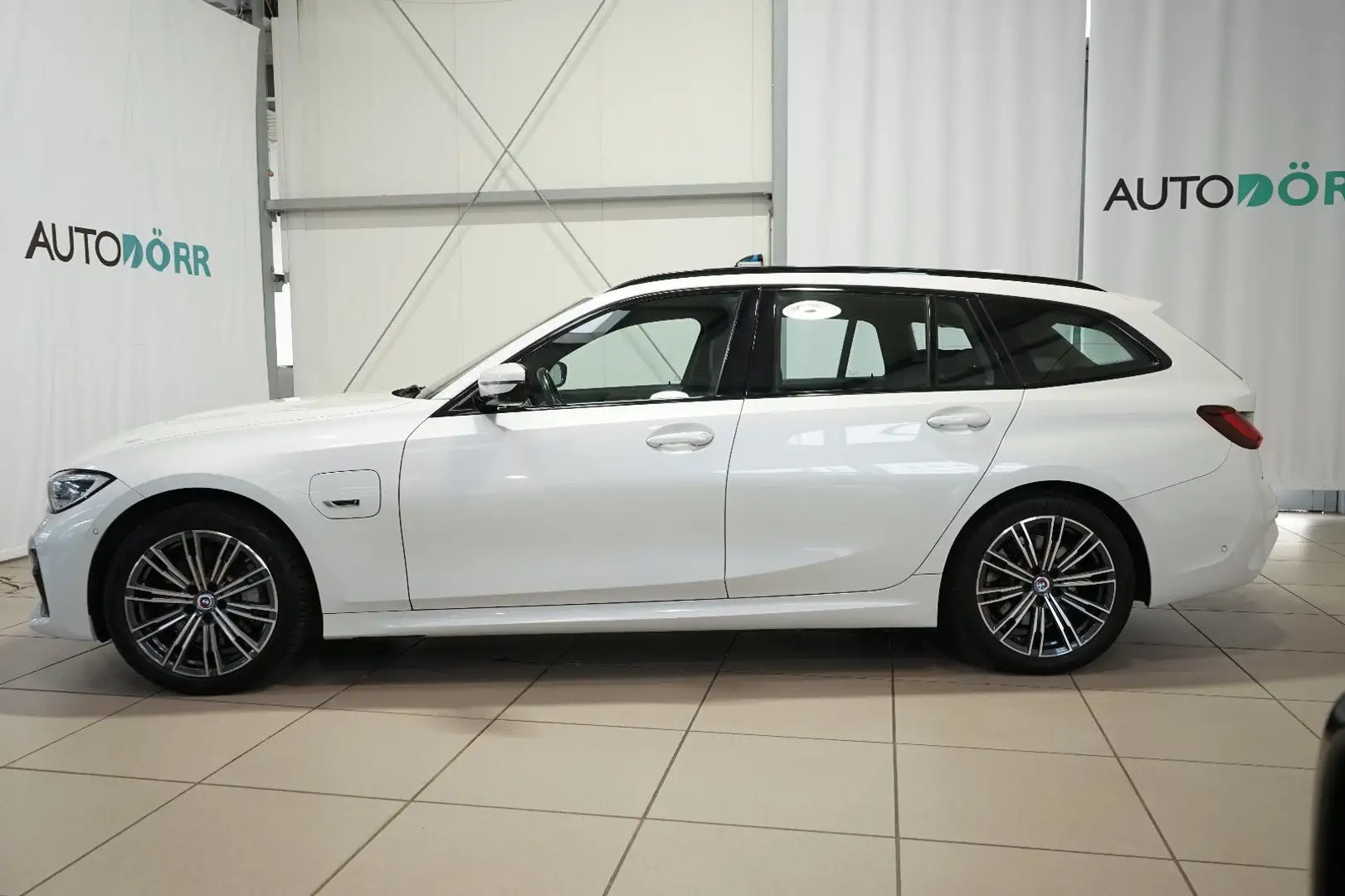 BMW 330 e xDrive Touring M Sport Laser+AHK+Pano+ACC Blanc - 2