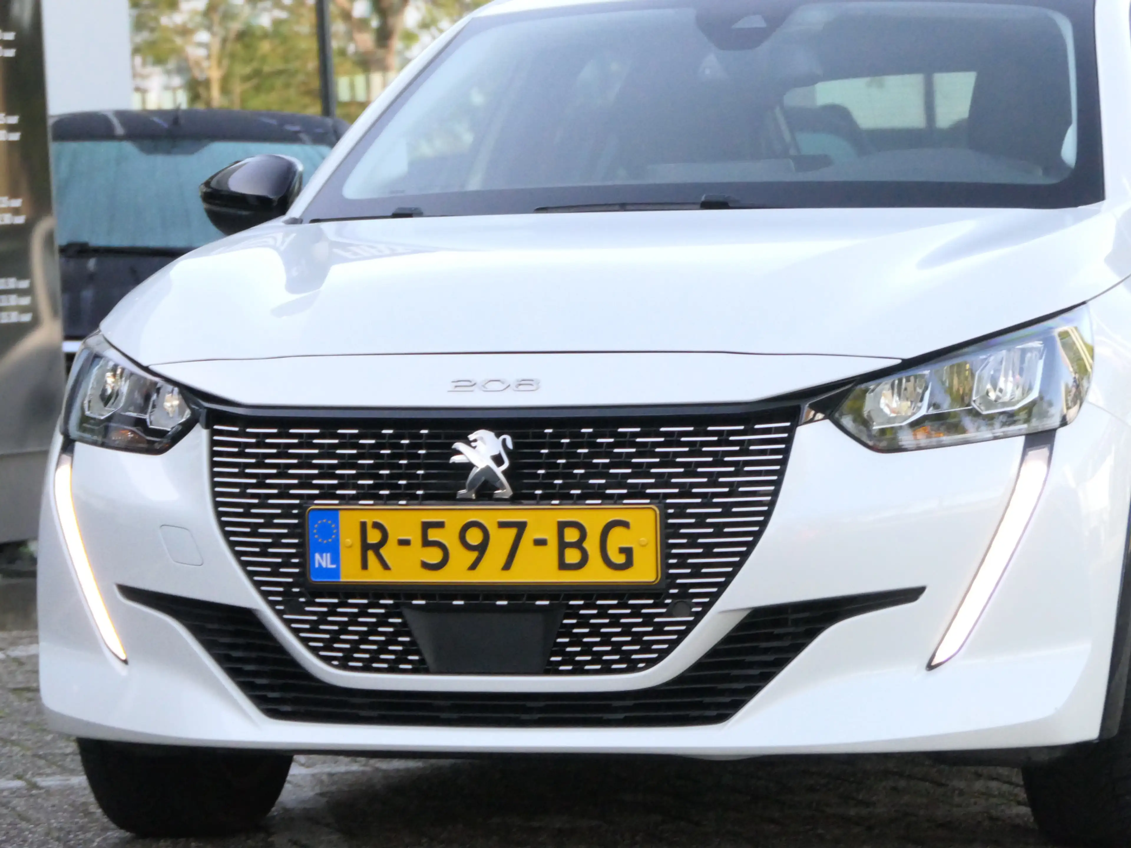 Peugeot e-208 EV Allure Pack 50 kWh | Warmtepomp | Winter Pack — photo 12