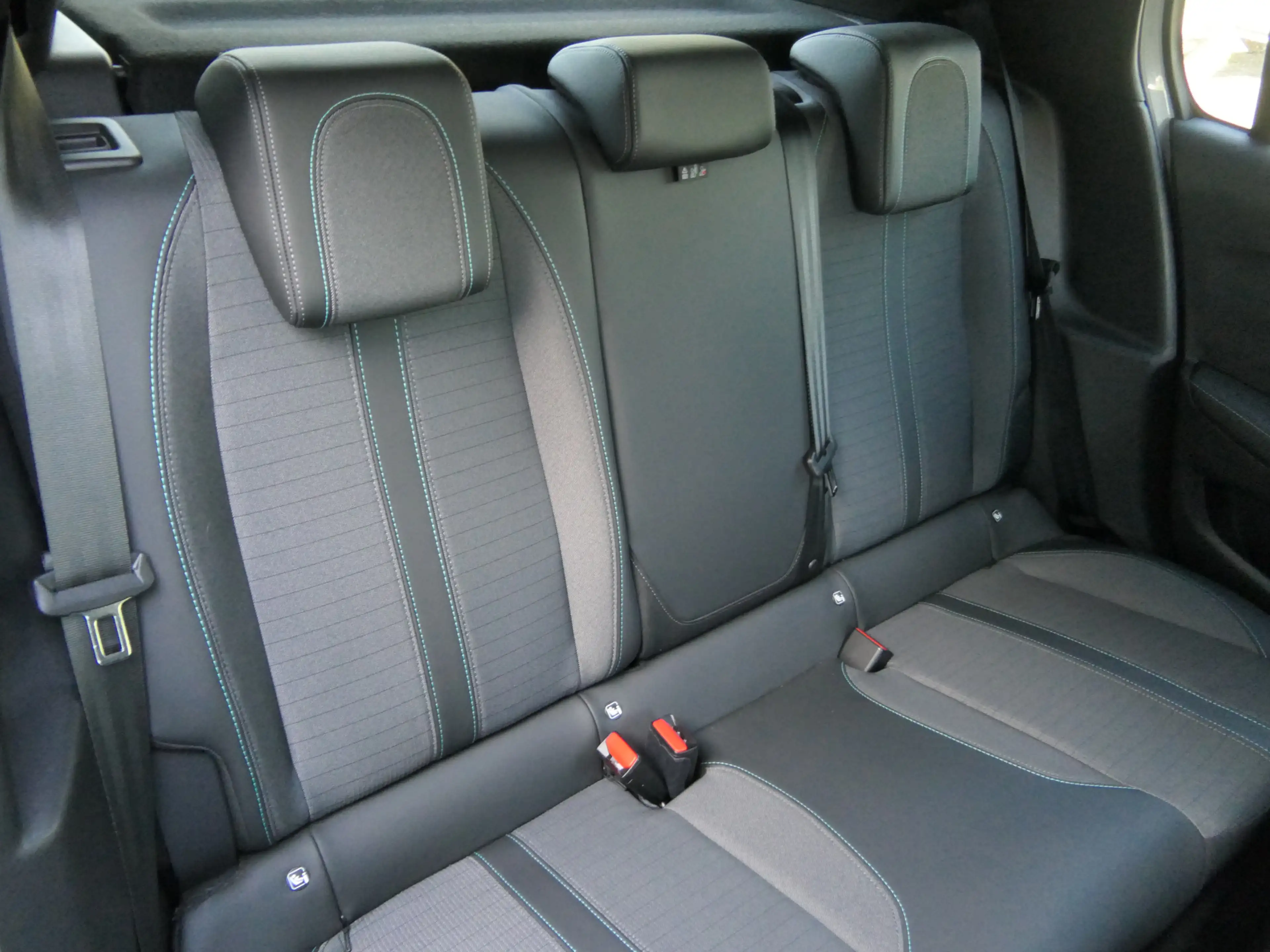 Peugeot e-208 EV Allure Pack 50 kWh | Warmtepomp | Winter Pack — photo 18