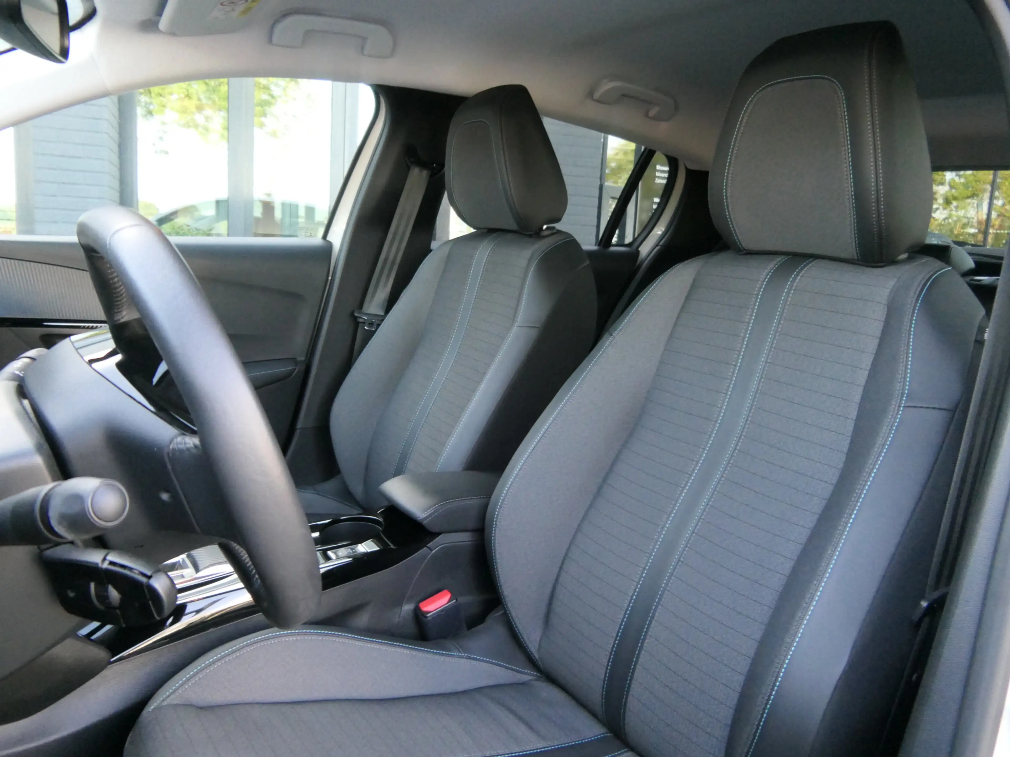 Peugeot e-208 EV Allure Pack 50 kWh | Warmtepomp | Winter Pack — photo 4