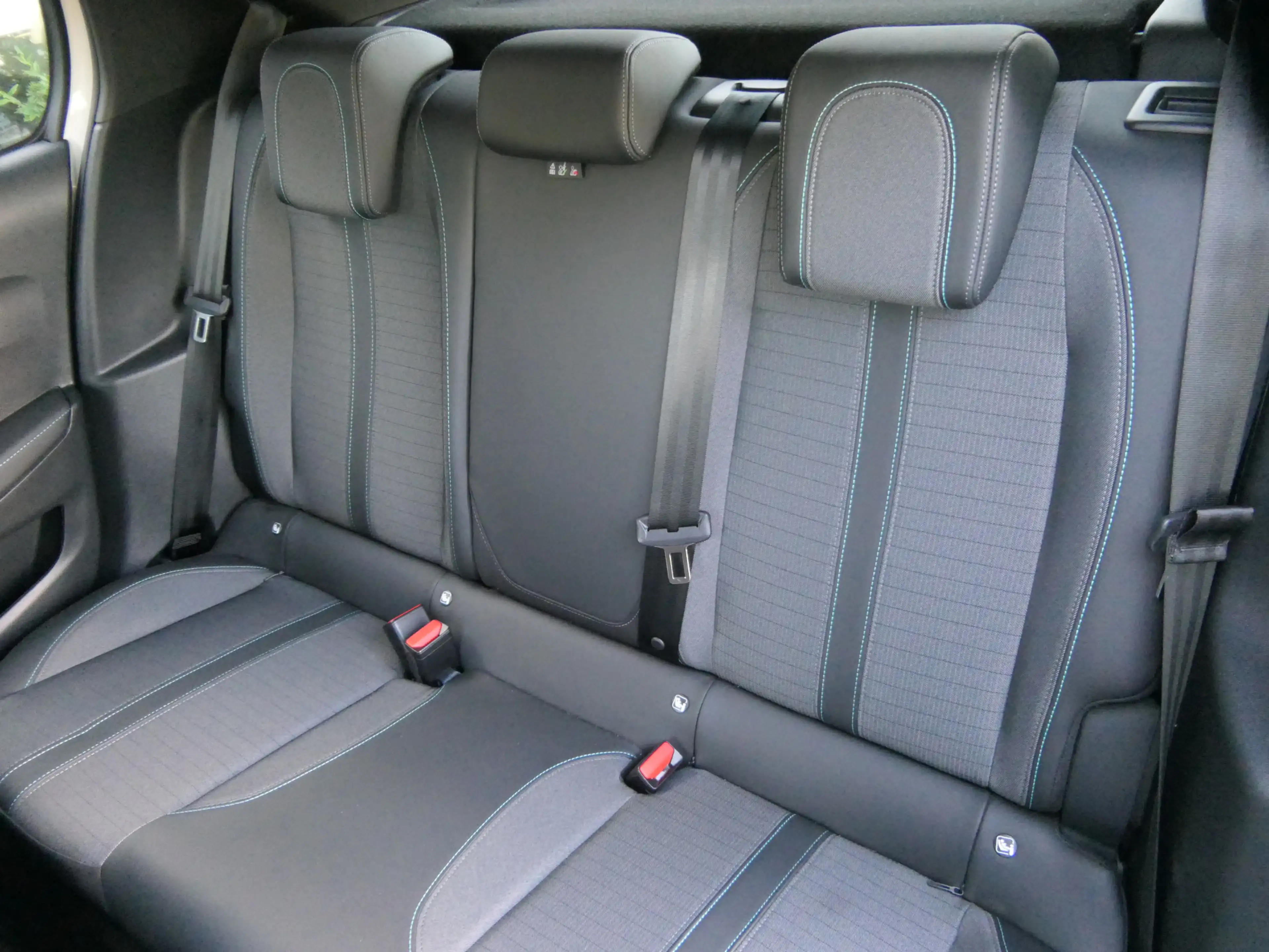 Peugeot e-208 EV Allure Pack 50 kWh | Warmtepomp | Winter Pack — photo 6