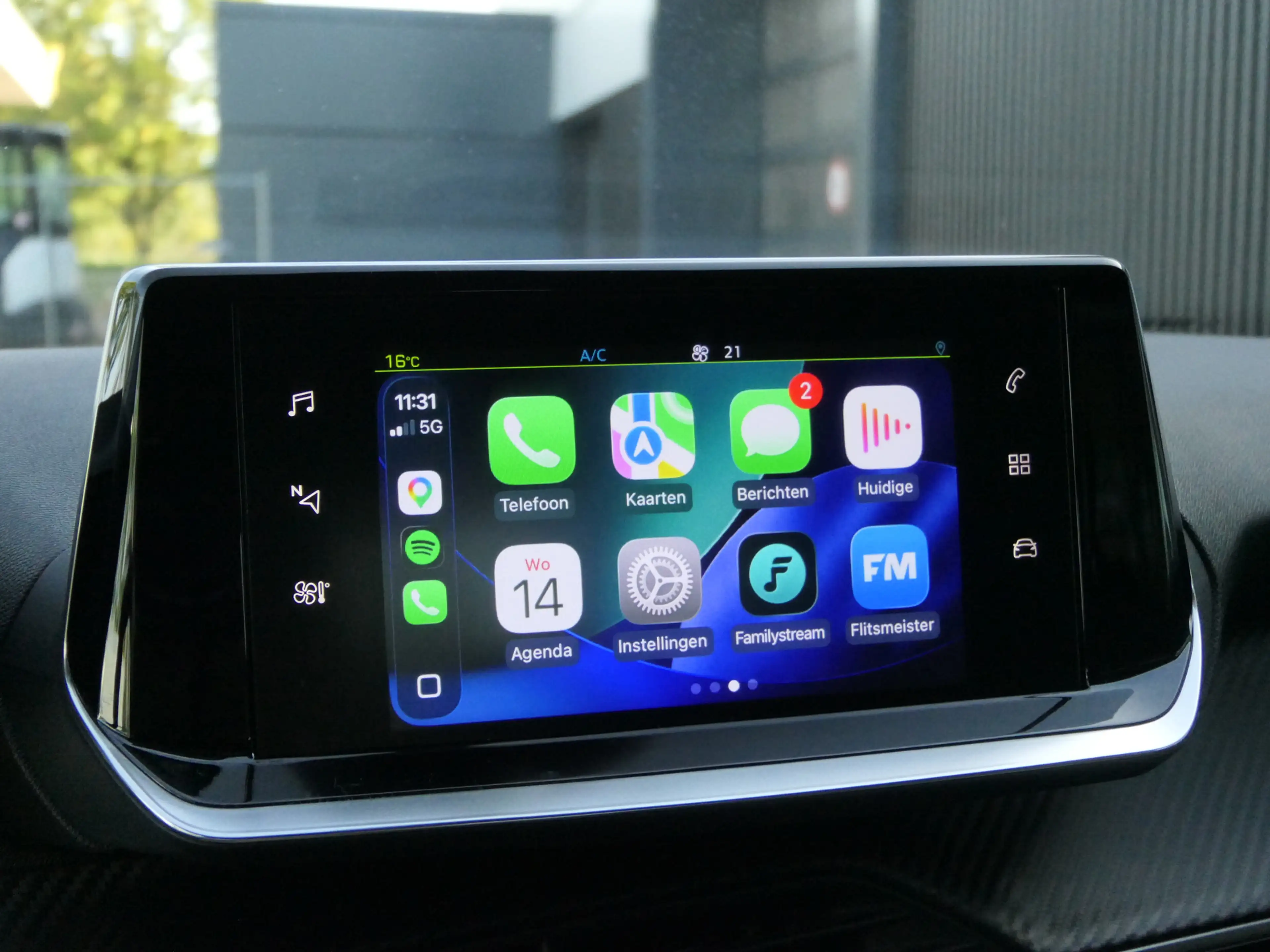 Peugeot e-208 EV Allure Pack 50 kWh | Warmtepomp | Winter Pack — photo 31