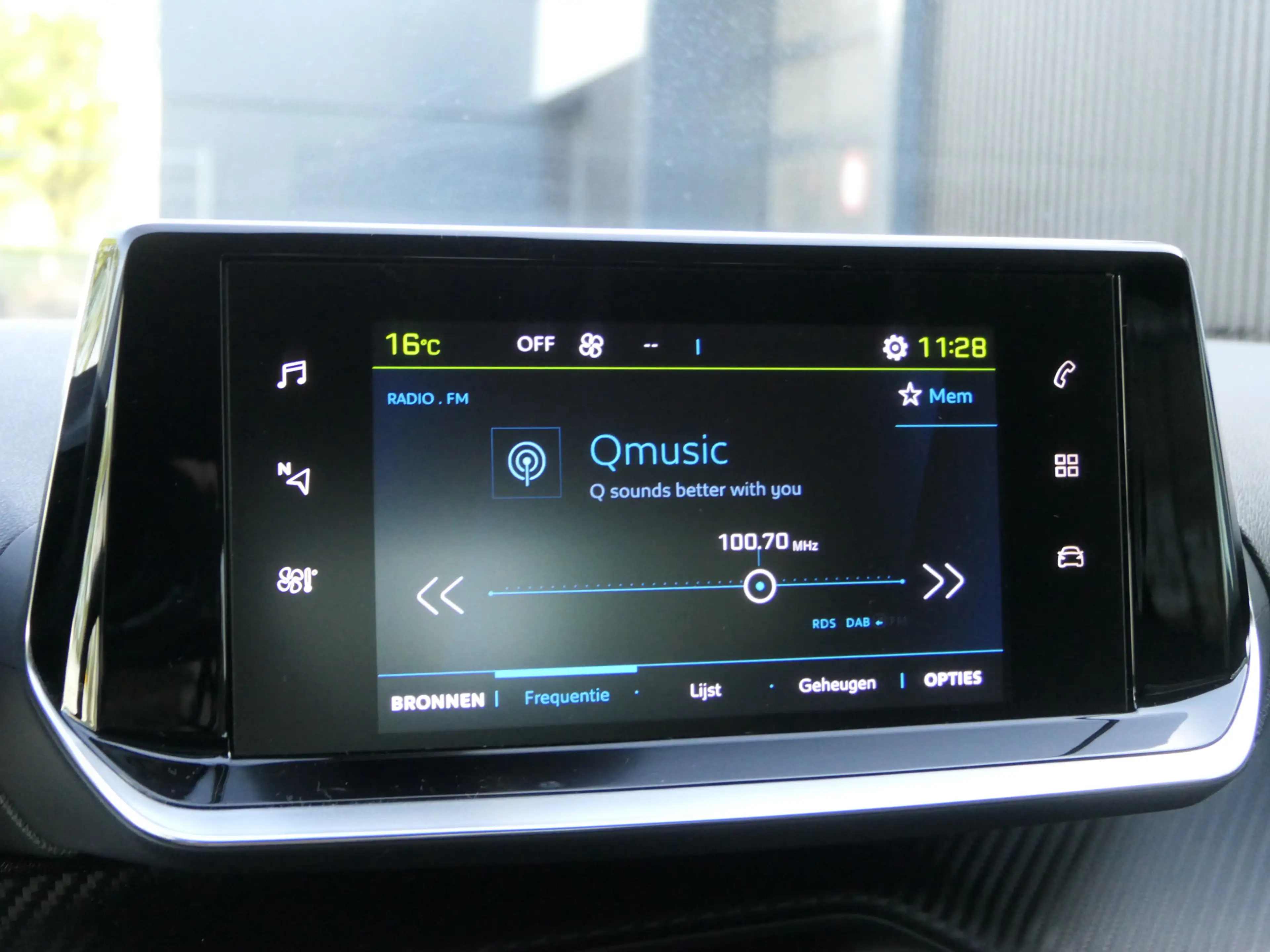 Peugeot e-208 EV Allure Pack 50 kWh | Warmtepomp | Winter Pack — photo 23