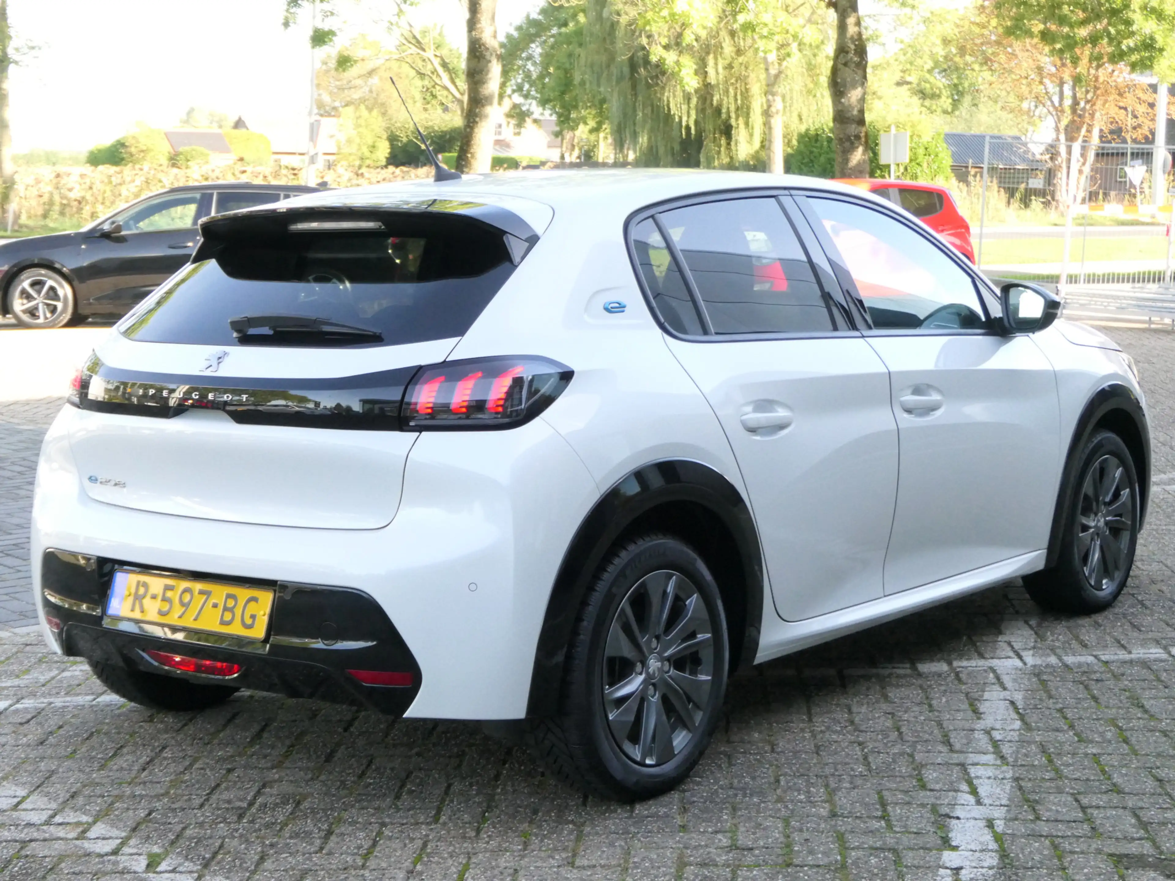 Peugeot e-208 EV Allure Pack 50 kWh | Warmtepomp | Winter Pack — photo 9