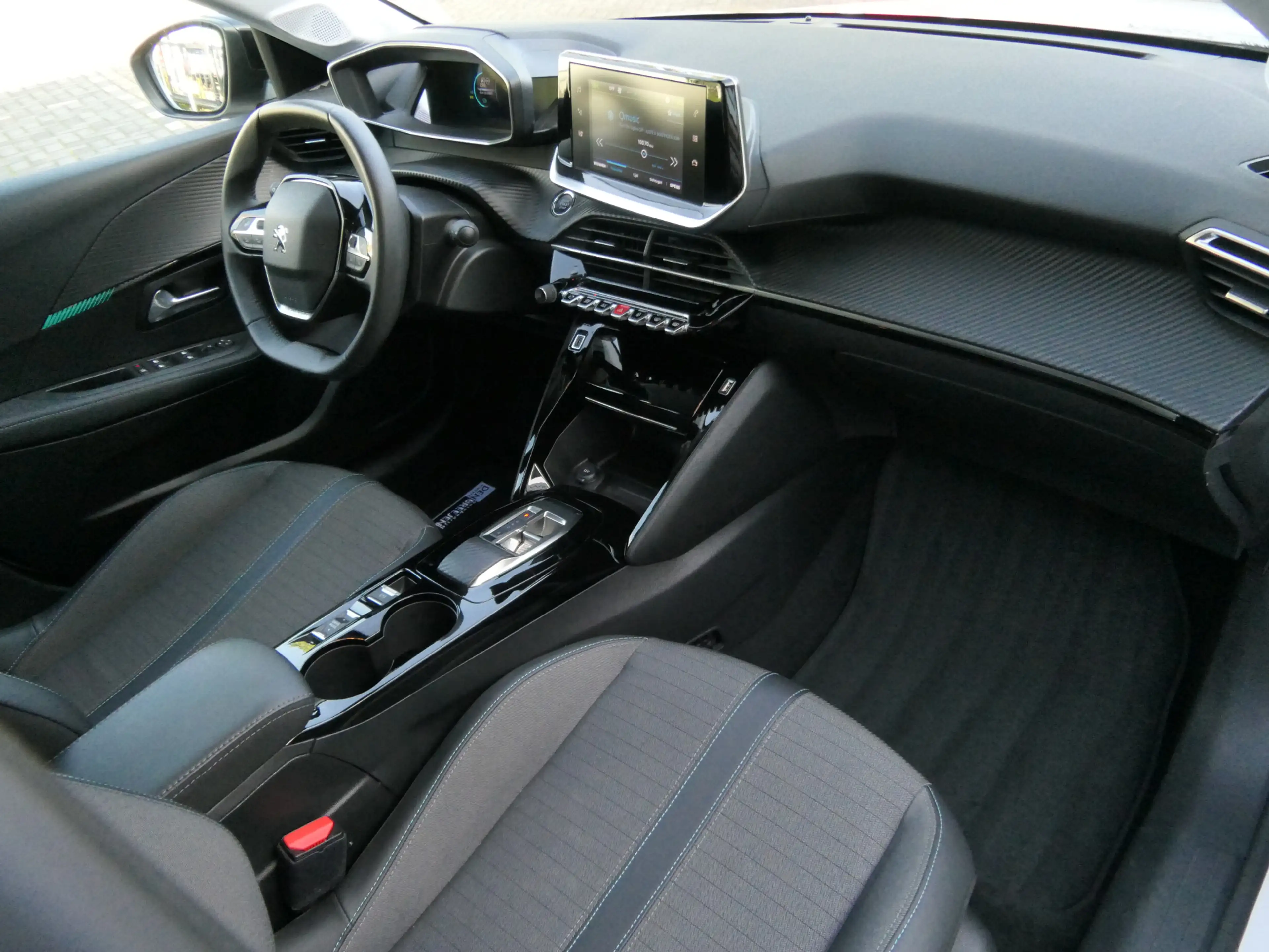 Peugeot e-208 EV Allure Pack 50 kWh | Warmtepomp | Winter Pack — photo 16