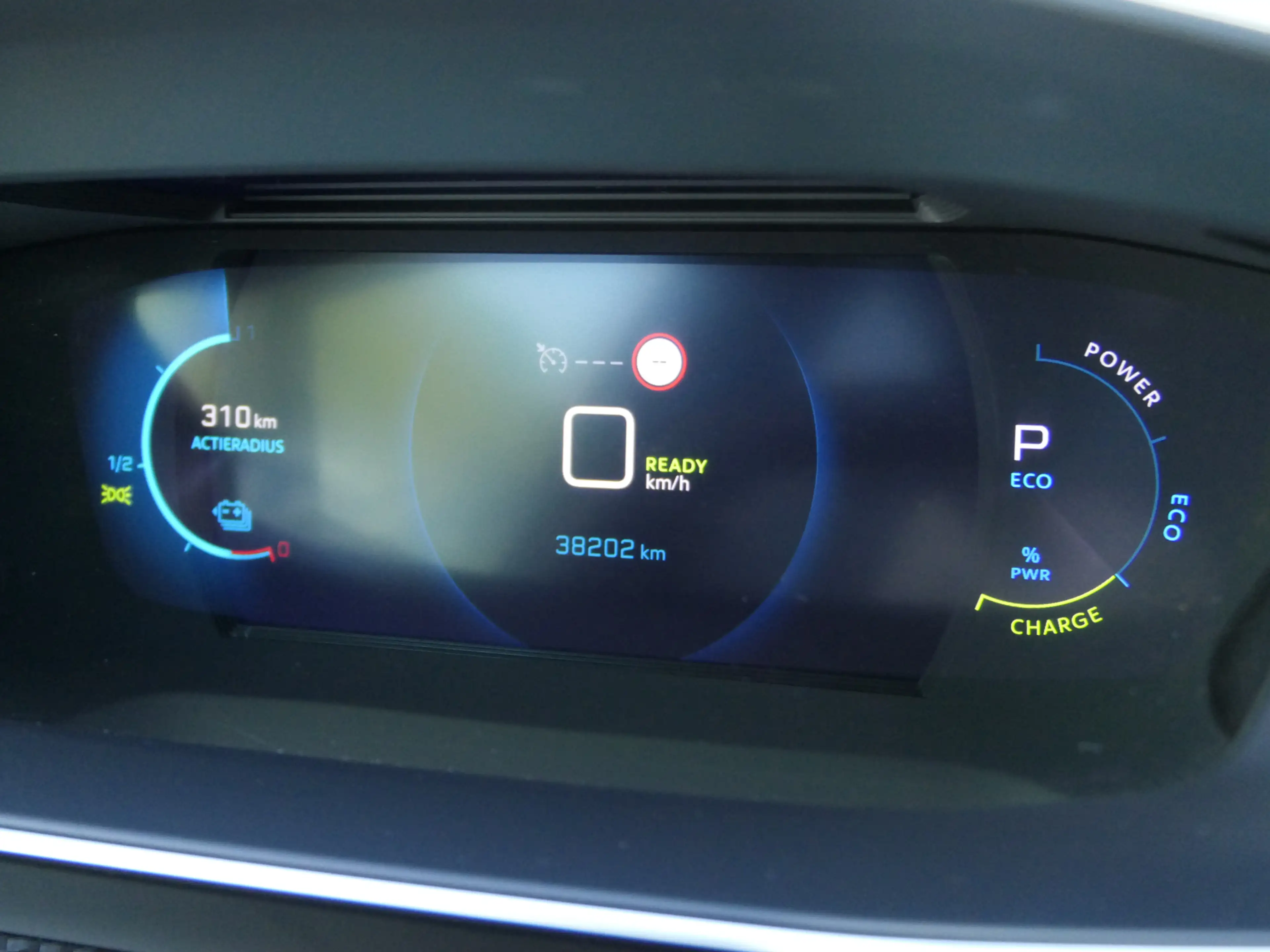 Peugeot e-208 EV Allure Pack 50 kWh | Warmtepomp | Winter Pack — photo 22