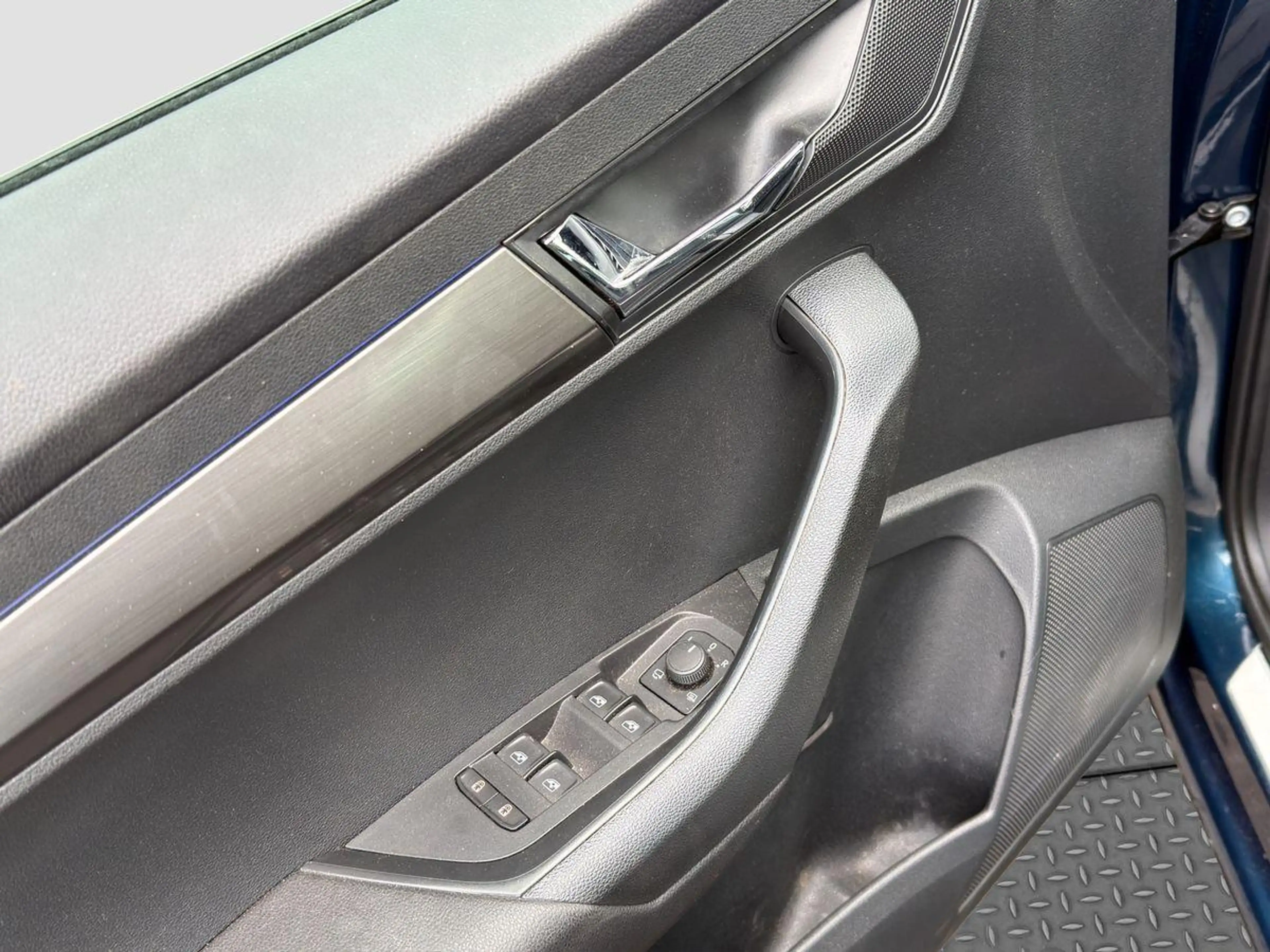 Skoda Karoq 1.0 TSI Drive 125 — photo 11