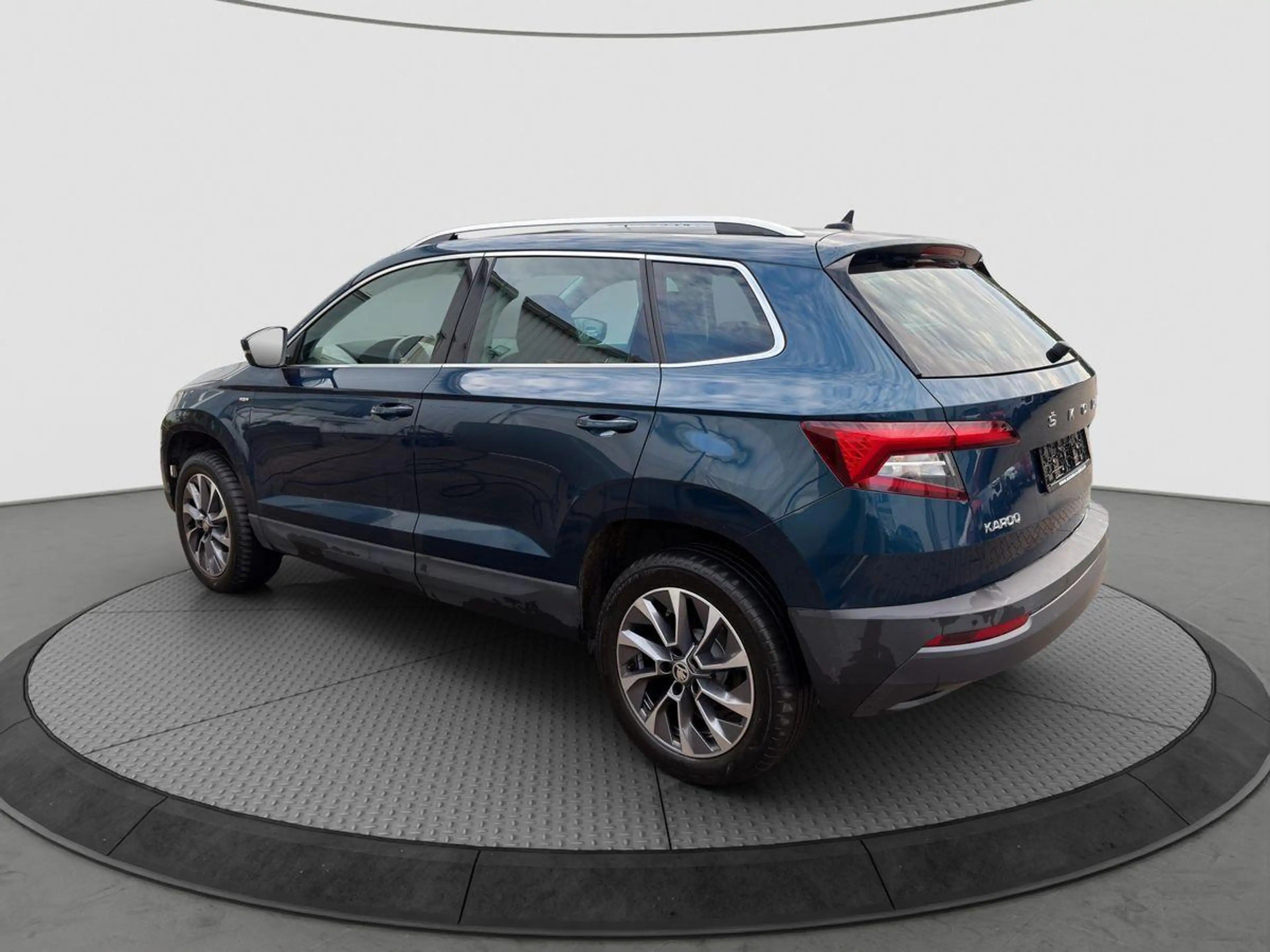 Skoda Karoq 1.0 TSI Drive 125 — photo 3