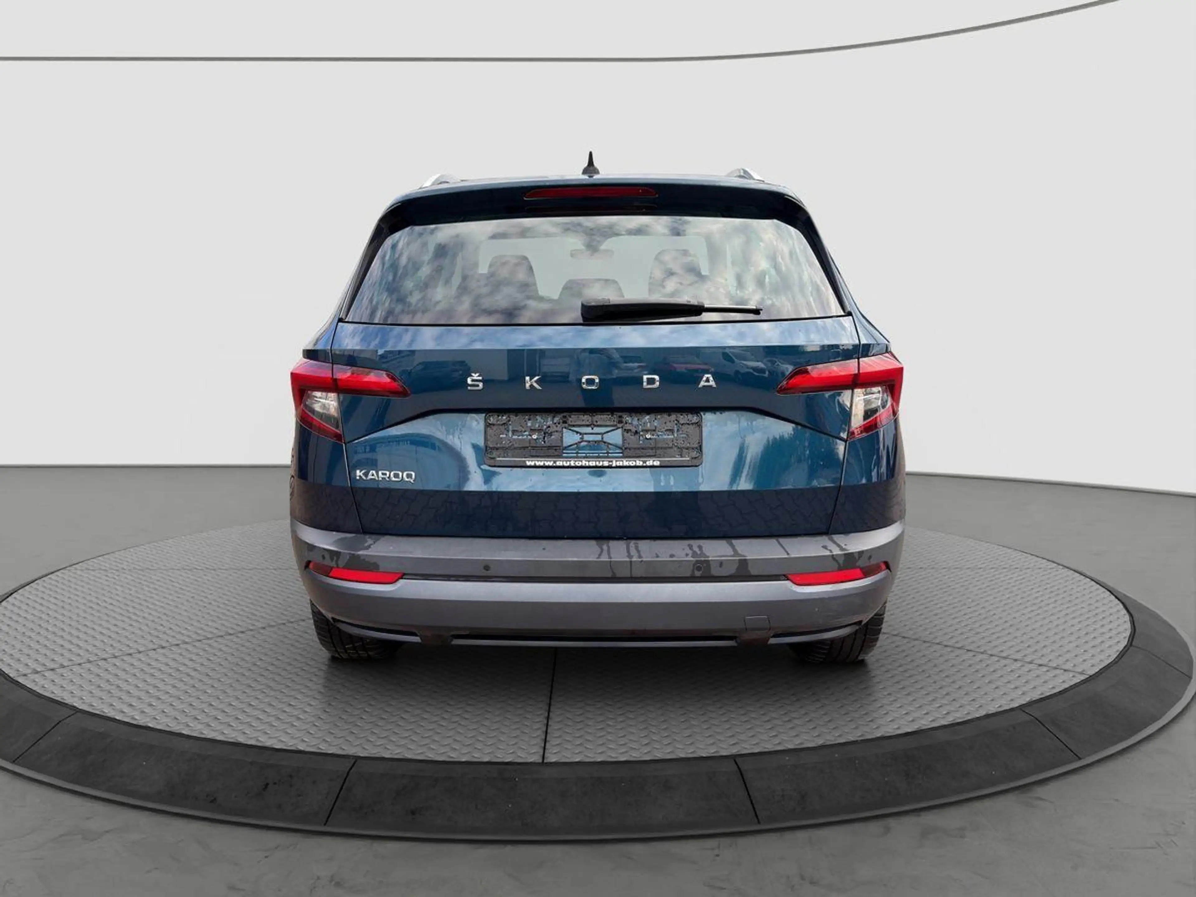 Skoda Karoq 1.0 TSI Drive 125 — photo 4