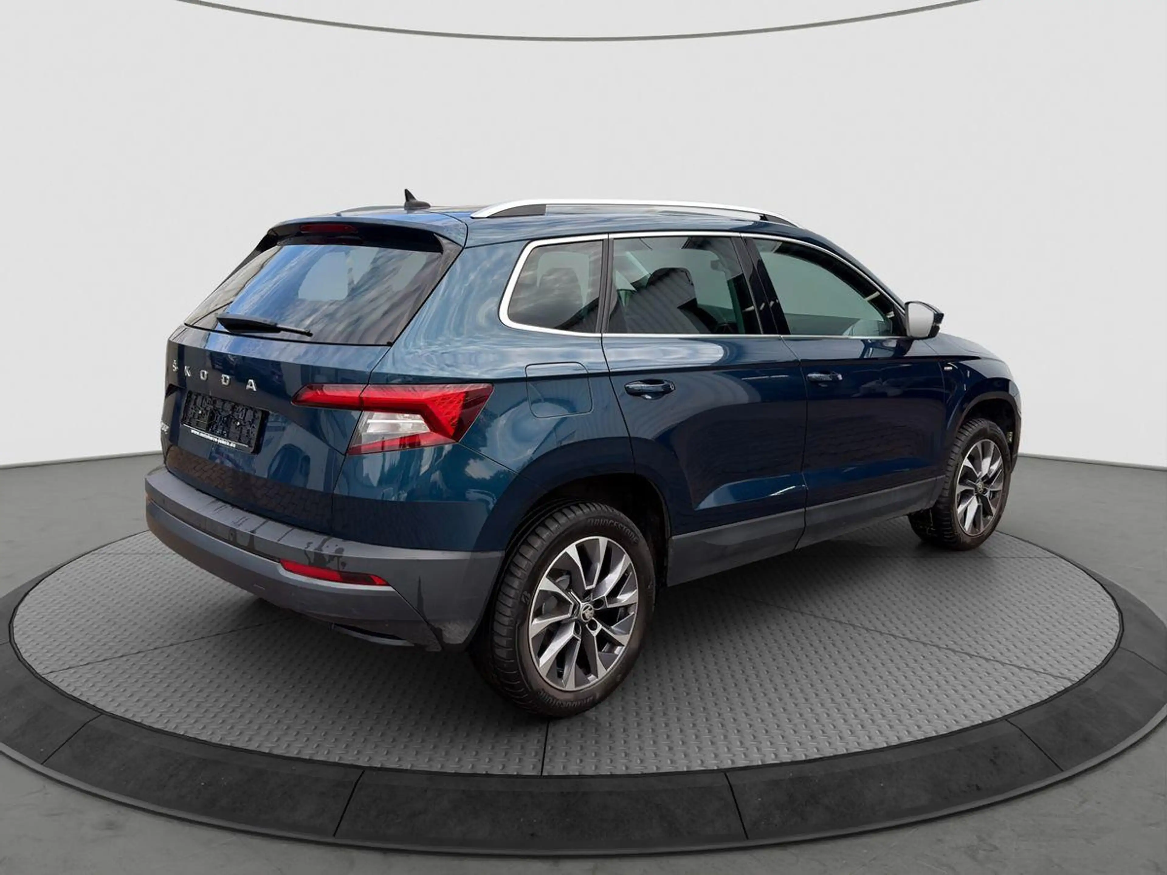 Skoda Karoq 1.0 TSI Drive 125 — photo 6