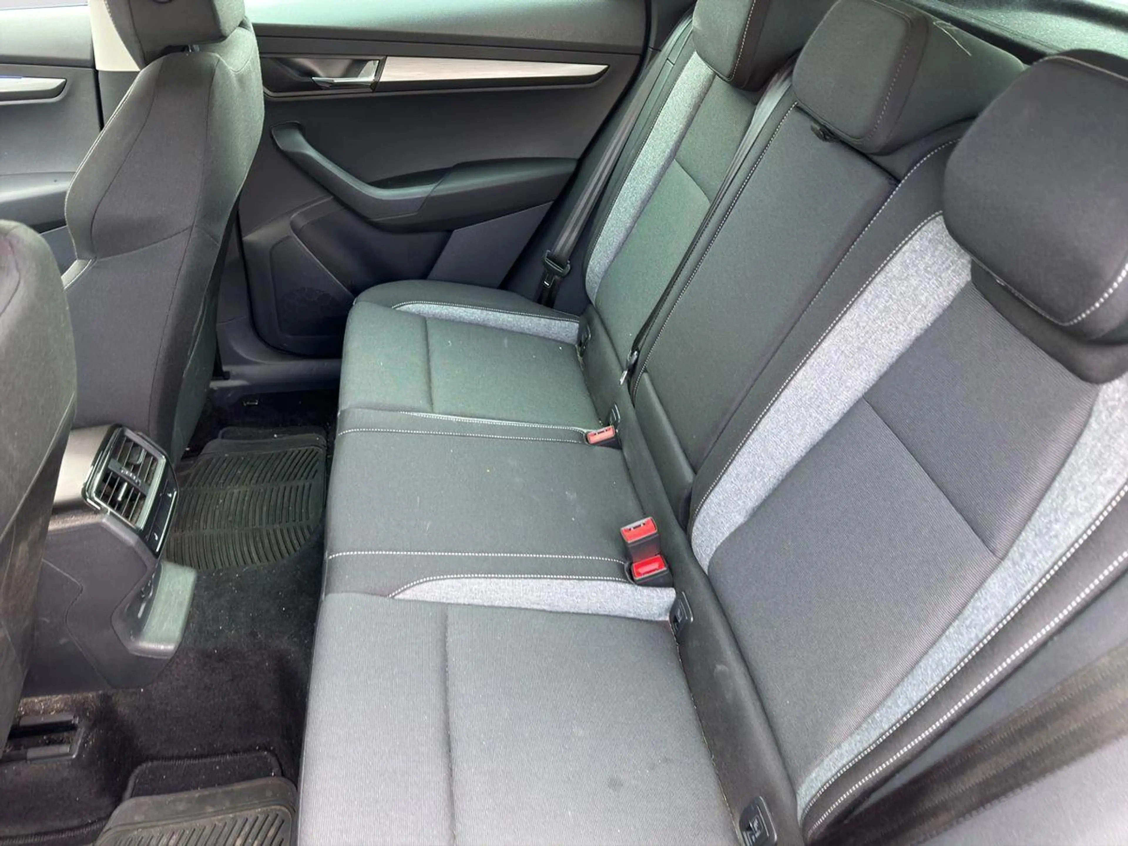 Skoda Karoq 1.0 TSI Drive 125 — photo 12