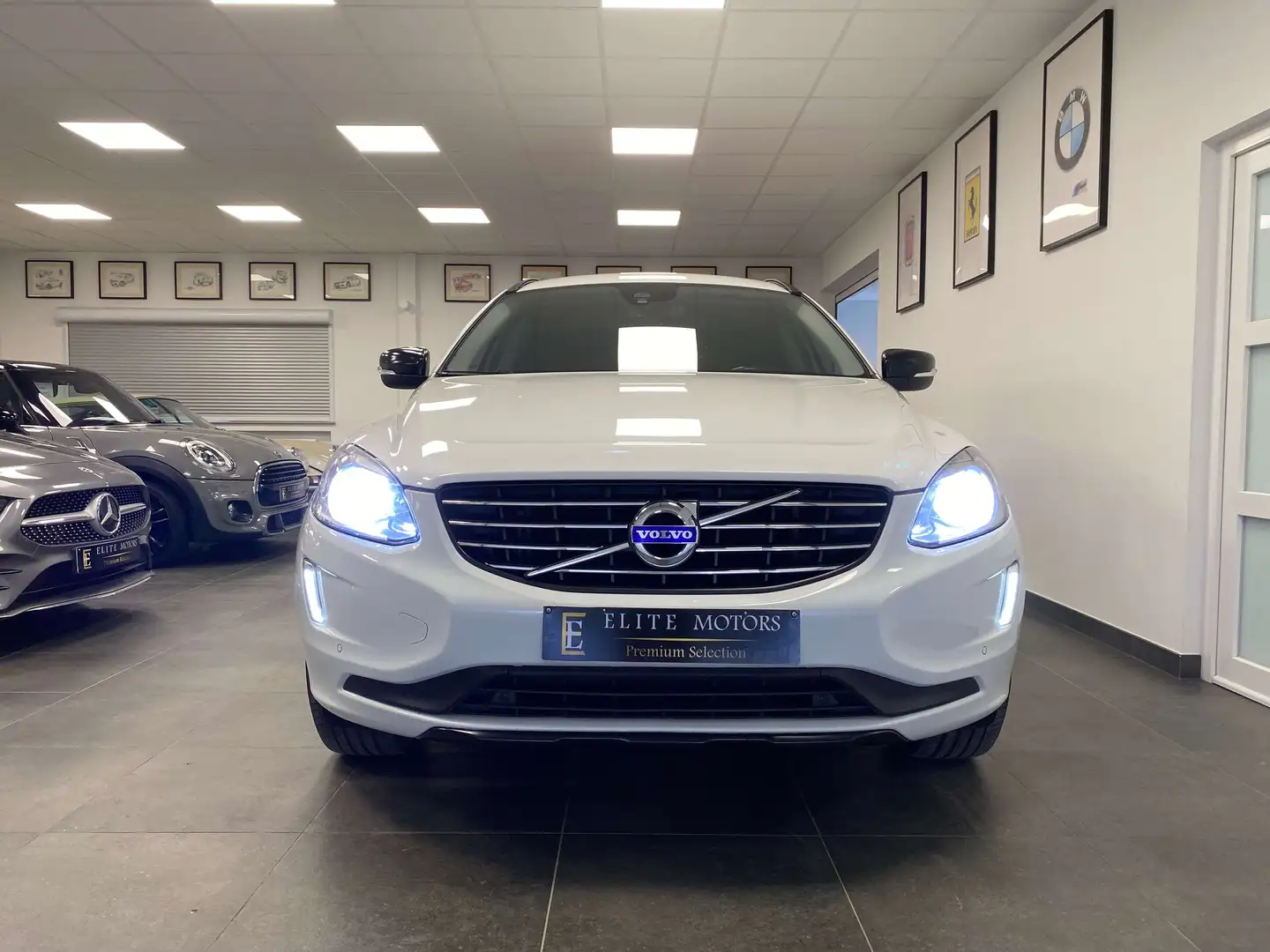 Volvo XC60 2.0 D3 Summum Blackline Geartronic 1eMAIN/FULL Blanc - 2