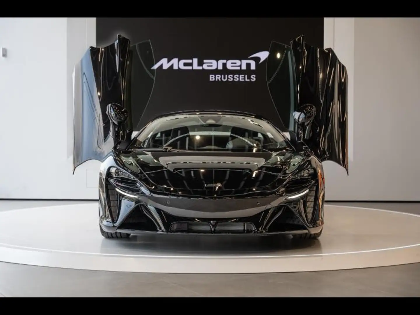 McLaren Artura Coupe Чорний - 2