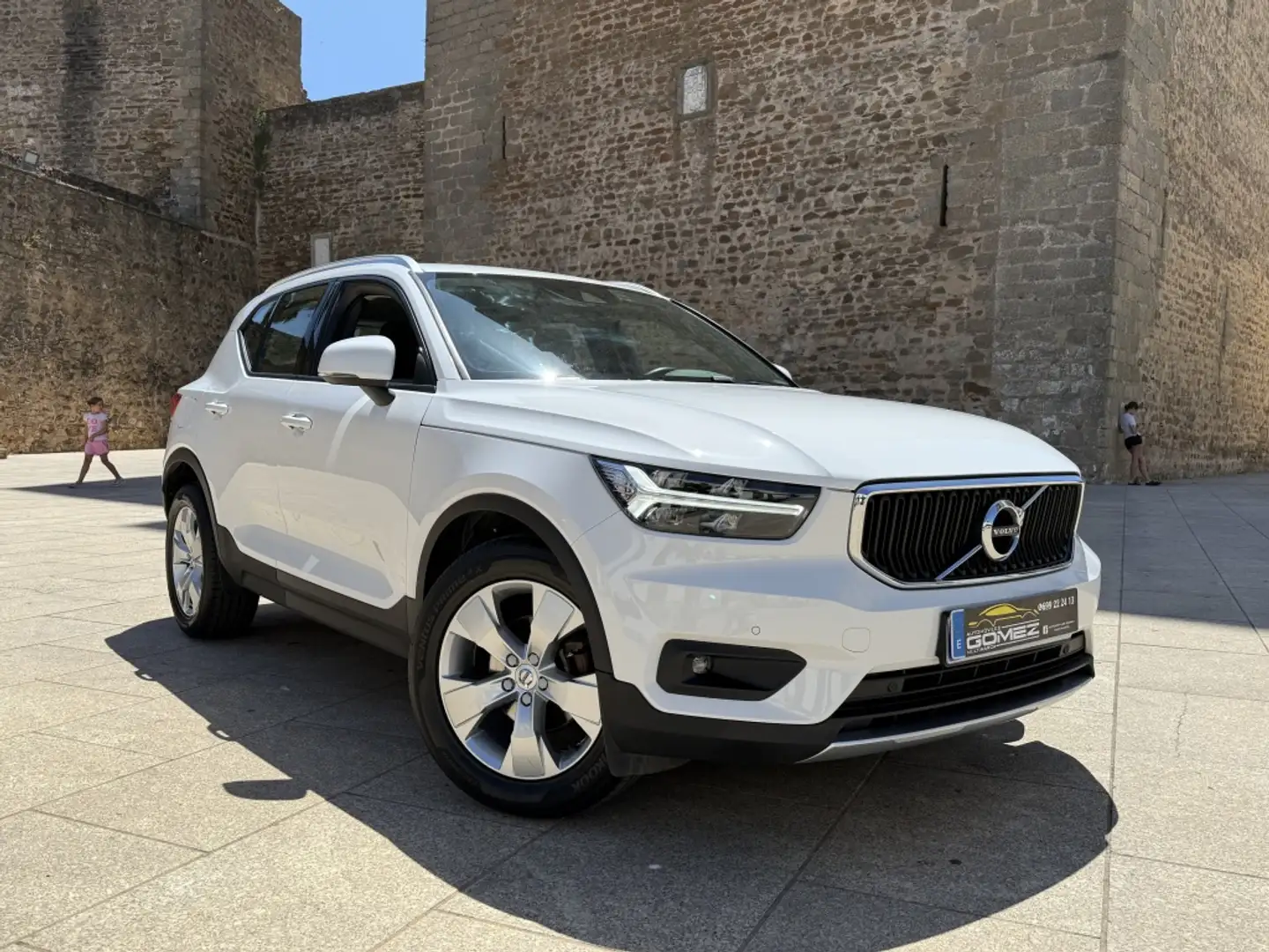Volvo XC40 T3 Momentum Wit - 2