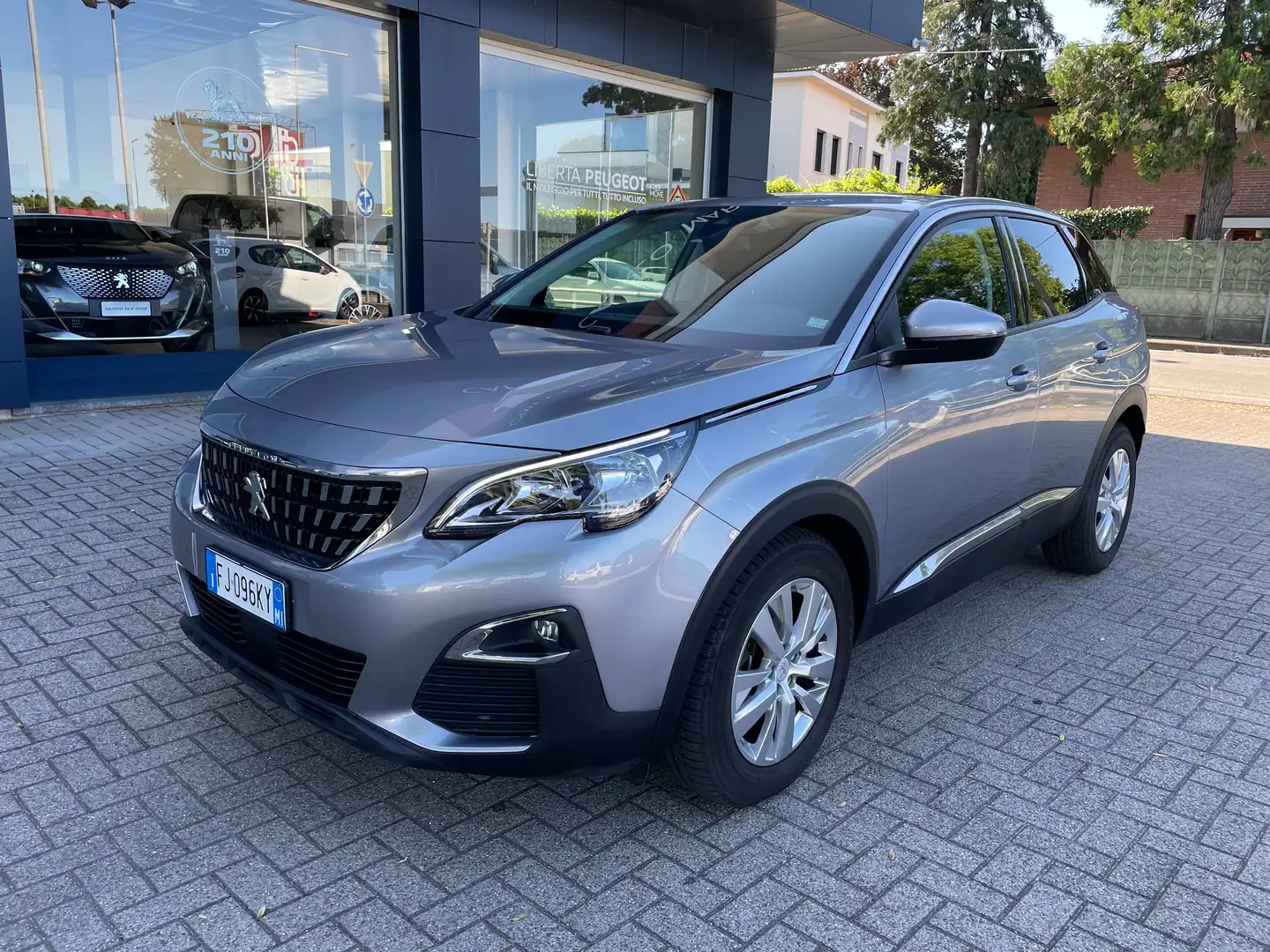 Peugeot 3008 1.6 Bluehdi Active 120CV Grigio - 1