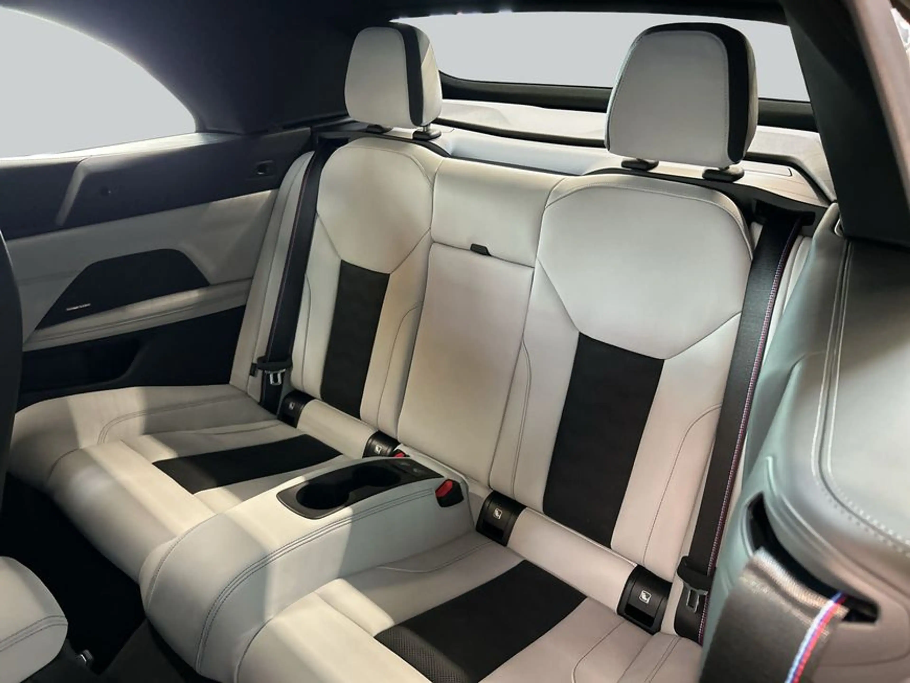 BMW M4 Cabrio Competition M xDrive 390 kW, 2-türig — photo 11