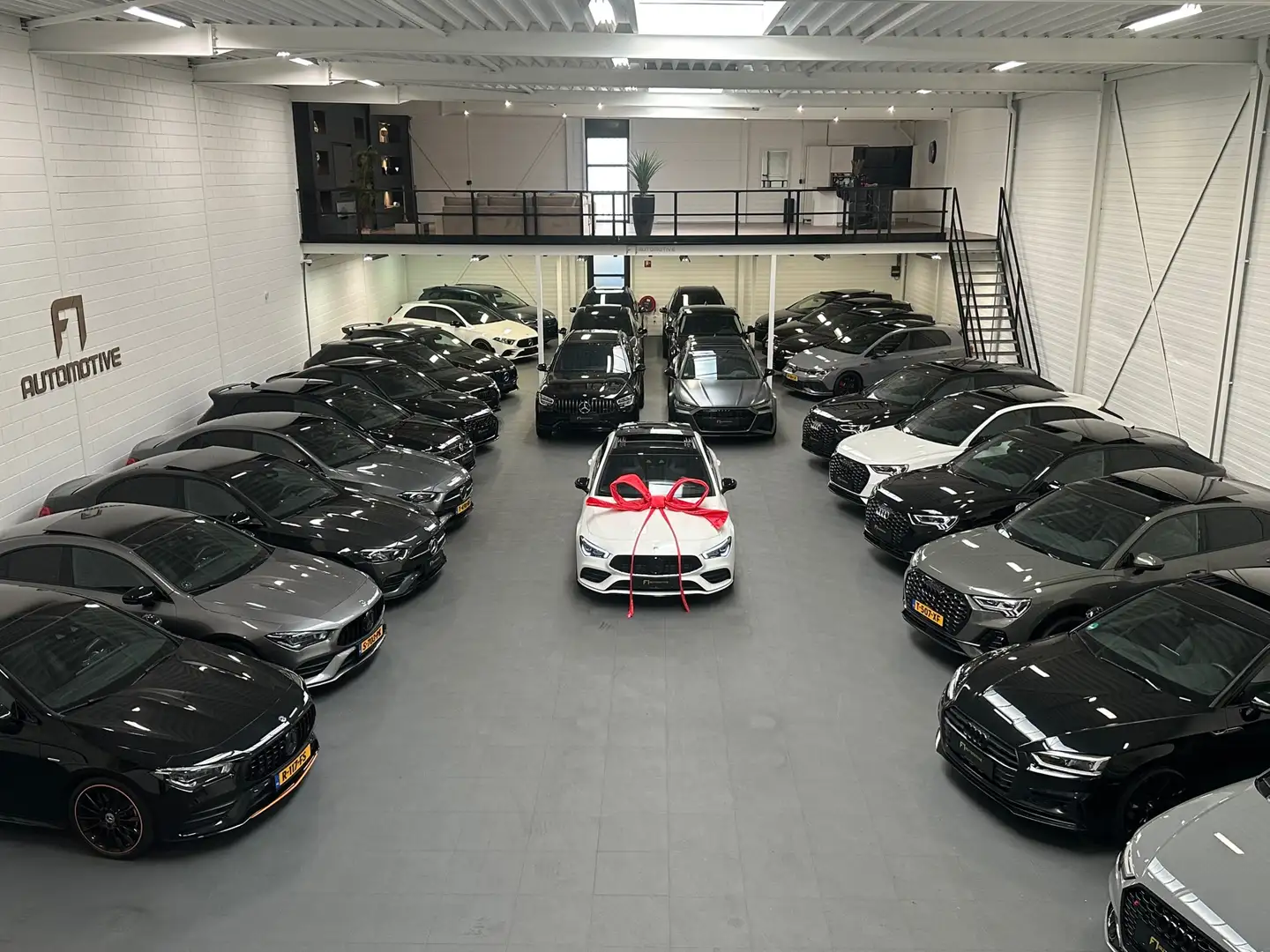 Audi RS3 2.5 TFSI Limo|Pano|B&O|ACC|RS Seat|Sfeer|Keyles|VO Negro - 2