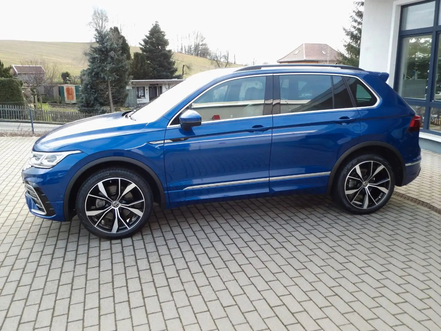 Volkswagen Tiguan R-Line 4Motion,LED,NAVI,AHZV schwenkbar Blau - 2