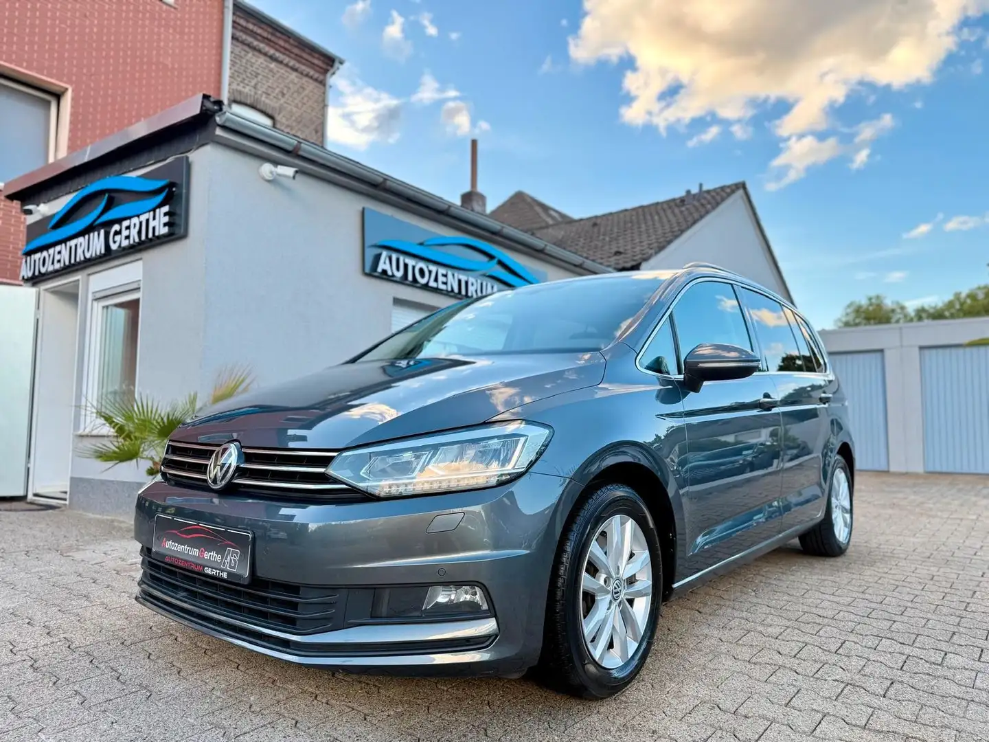 Volkswagen Touran Comfortline BMT/Start-Stopp *Automatik* Gris - 2