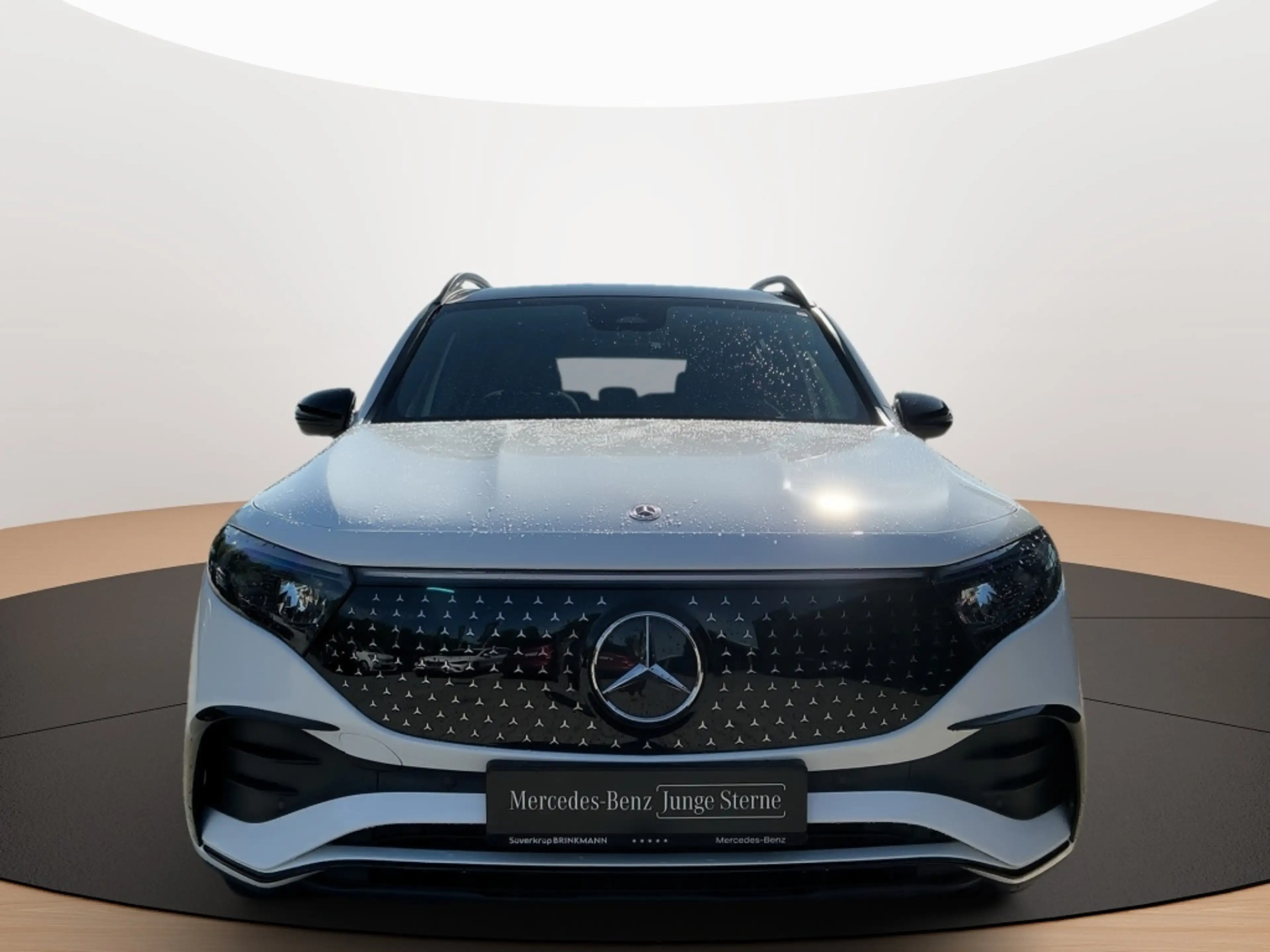 Mercedes-Benz EQB 300 4M AMG NIGHT PANO 7-SITZER HUD DISTRONIC — photo 4