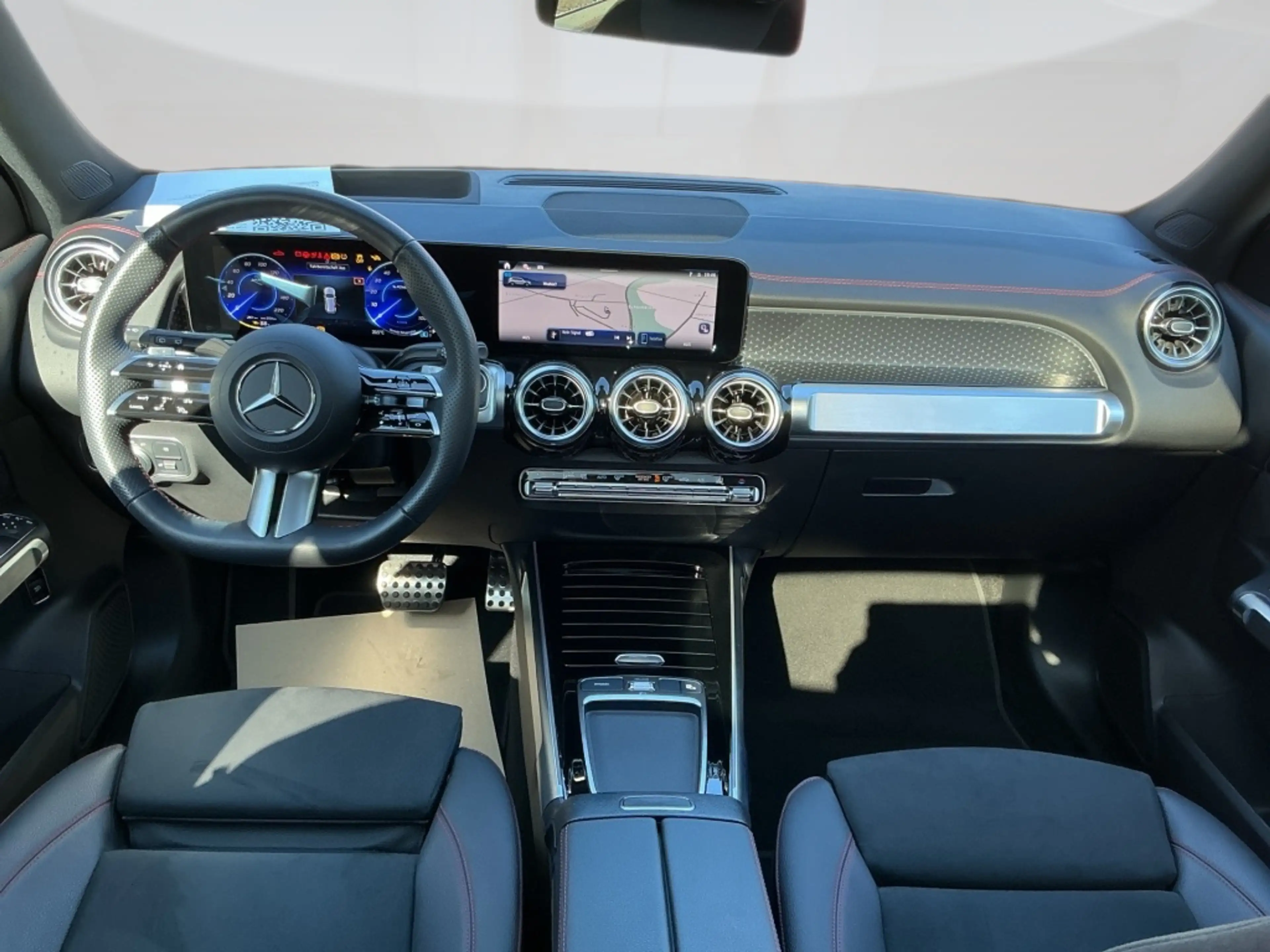Mercedes-Benz EQB 300 4M AMG NIGHT PANO 7-SITZER HUD DISTRONIC — photo 13