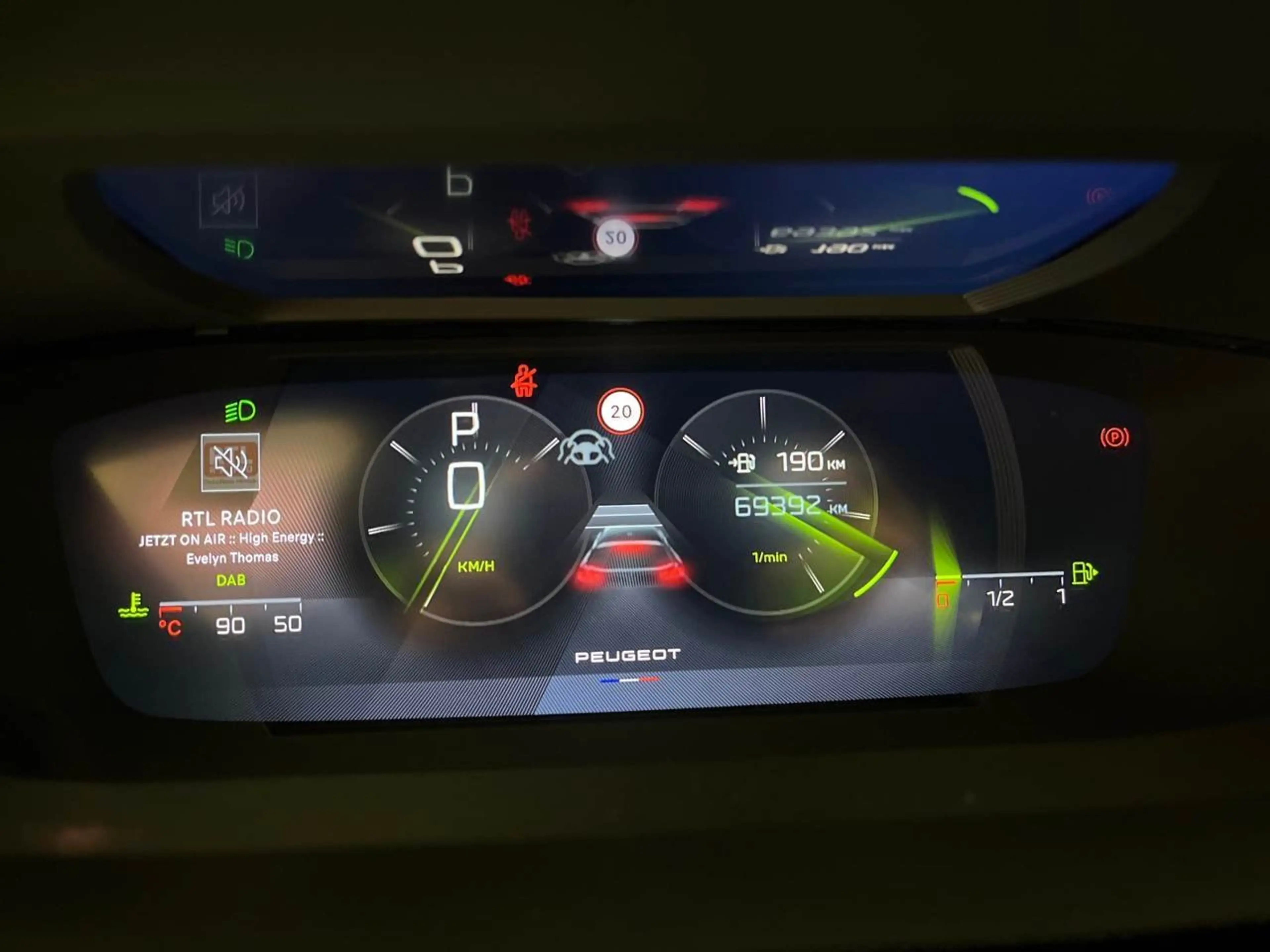 Peugeot 308 1.5 BlueHDi SW 130 GT Matrix 360° AHK ACC — photo 11