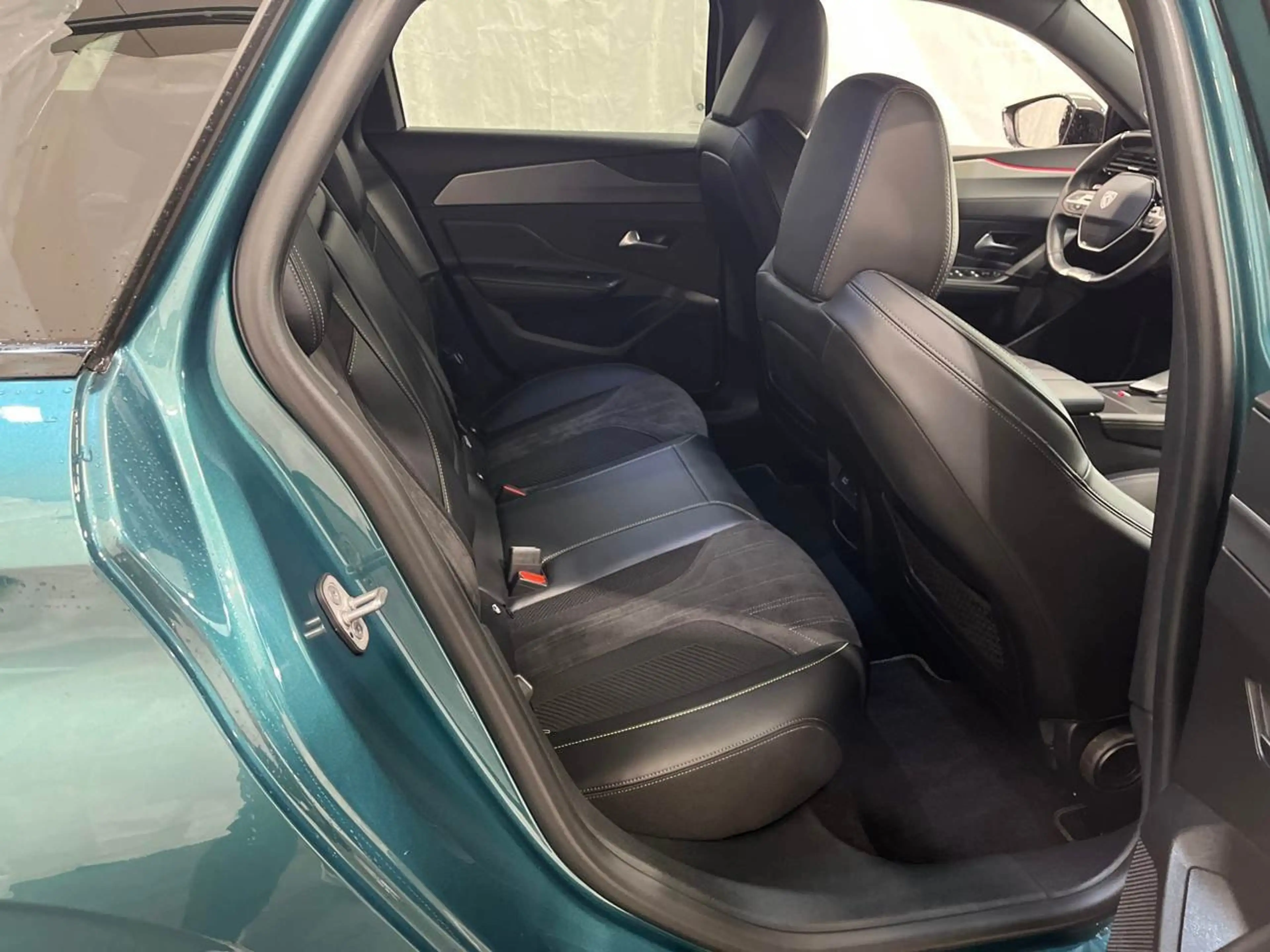 Peugeot 308 1.5 BlueHDi SW 130 GT Matrix 360° AHK ACC — photo 12