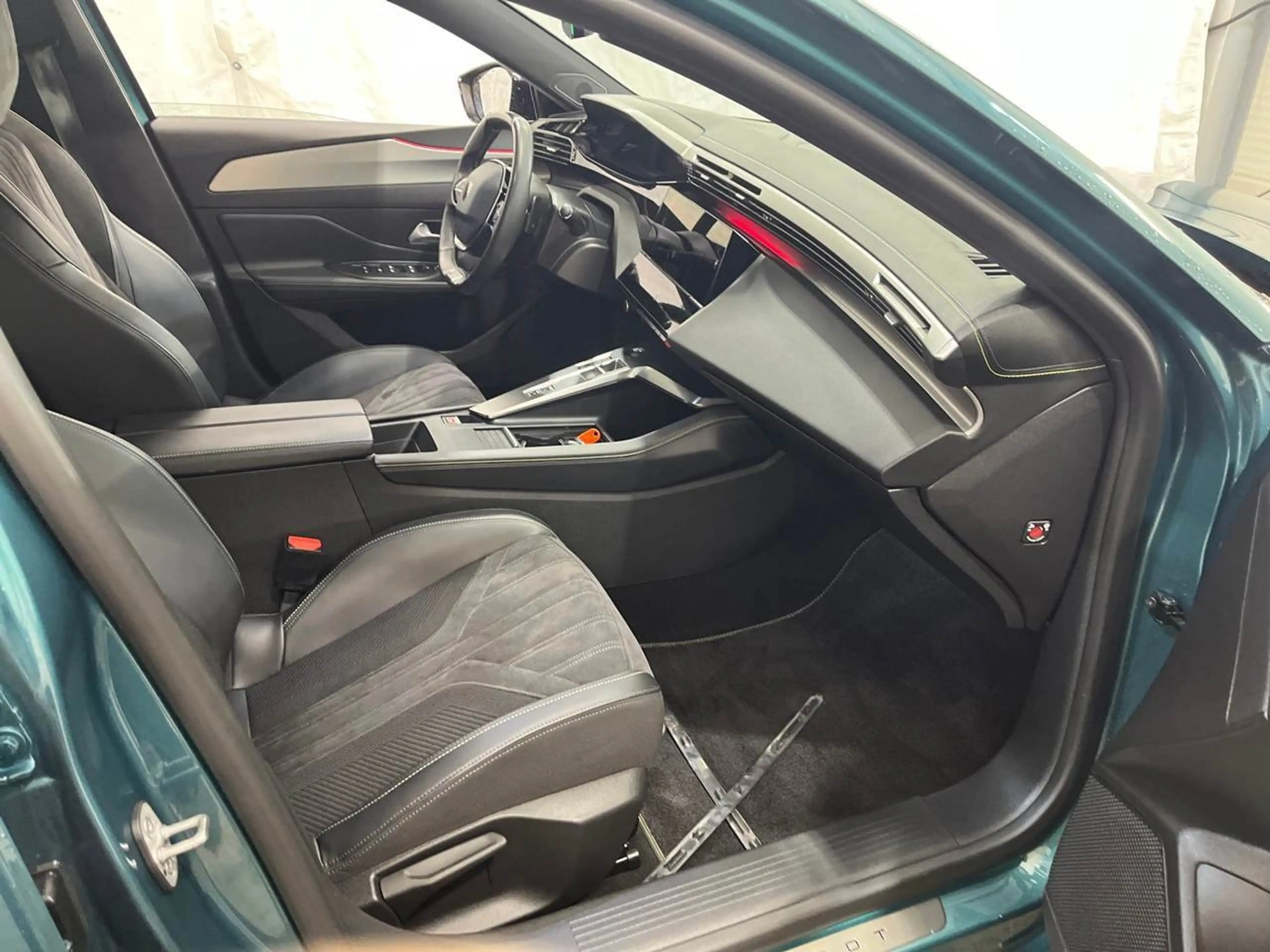 Peugeot 308 1.5 BlueHDi SW 130 GT Matrix 360° AHK ACC — photo 10