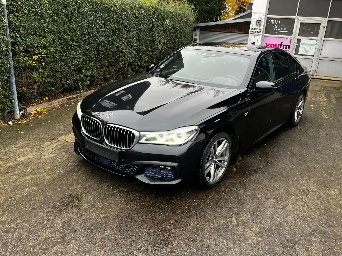 BMW 730 730d xDrive Schwarz - 1