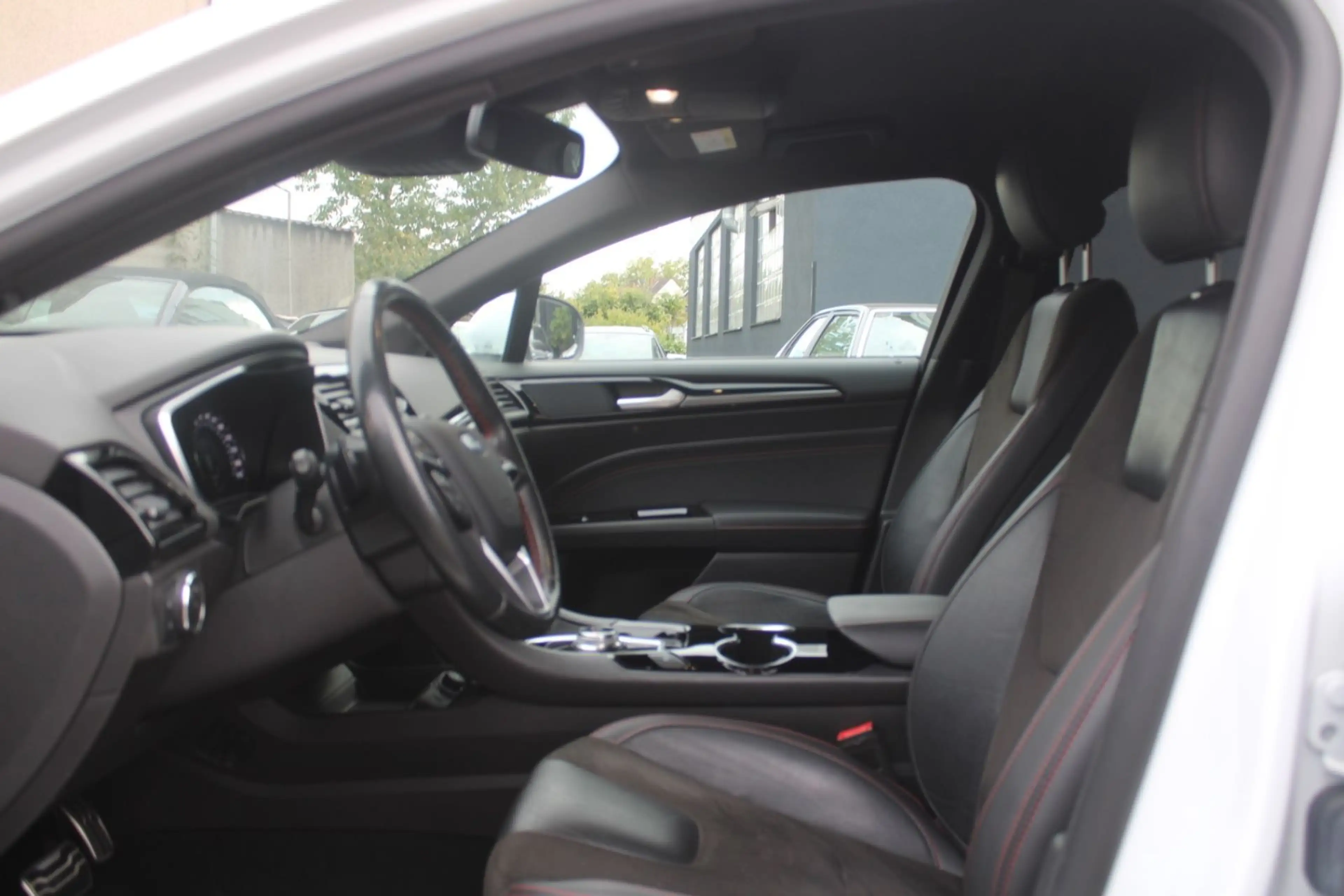 Ford Mondeo 2.0 TDCI Turnier ST-Line*LEDER*NAVI*AUTOM — photo 12