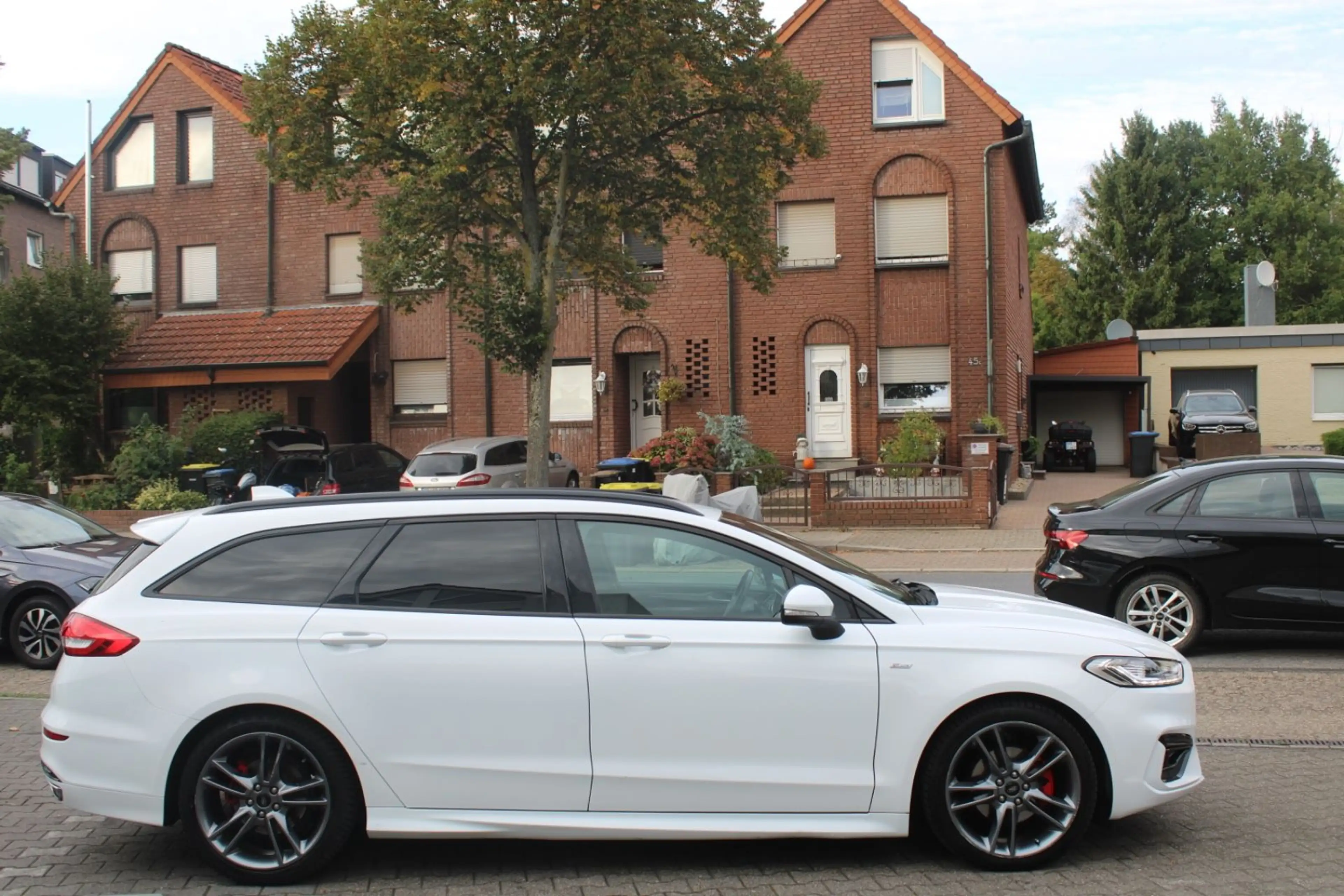 Ford Mondeo 2.0 TDCI Turnier ST-Line*LEDER*NAVI*AUTOM — photo 6