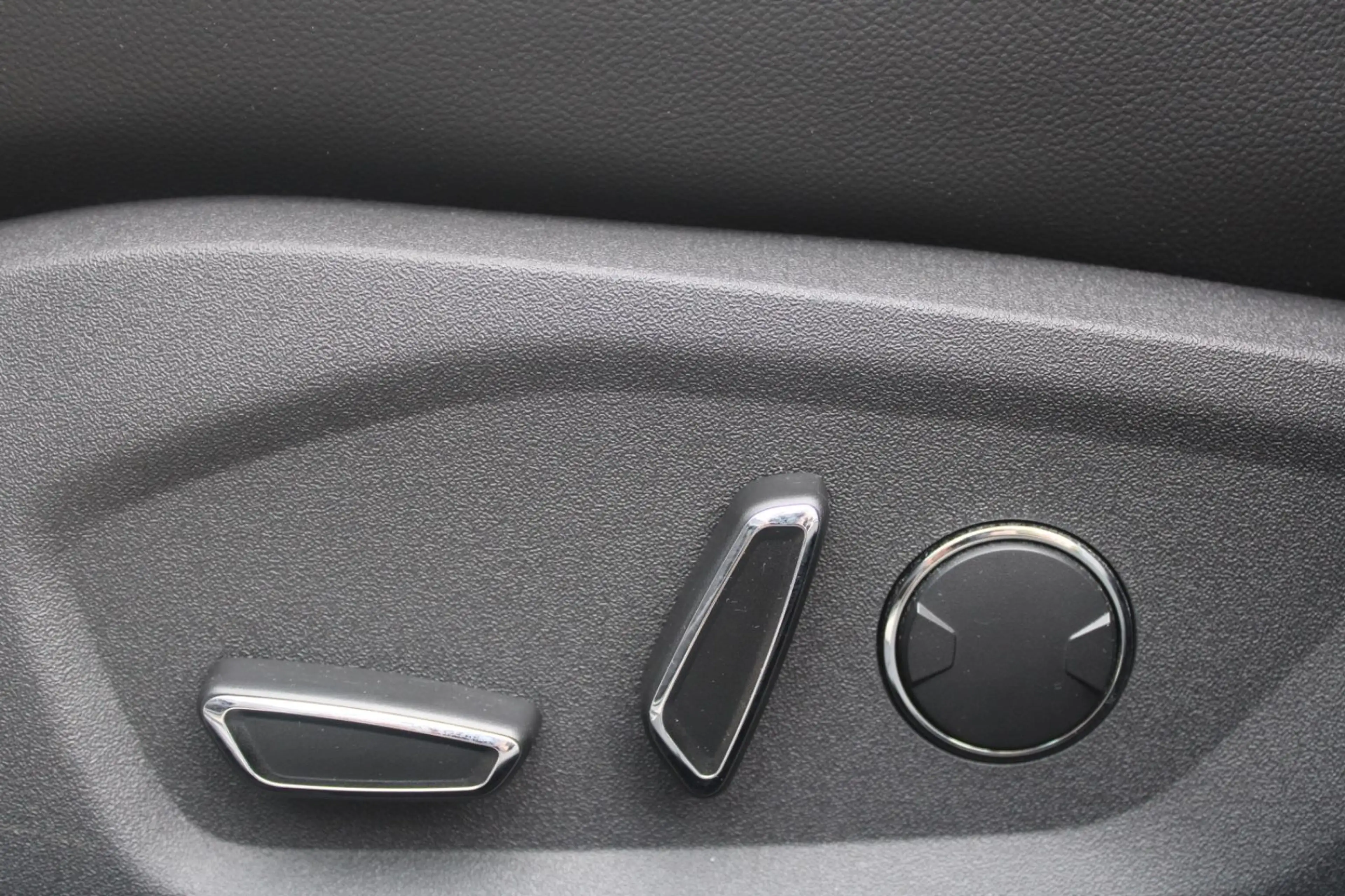 Ford Mondeo 2.0 TDCI Turnier ST-Line*LEDER*NAVI*AUTOM — photo 11