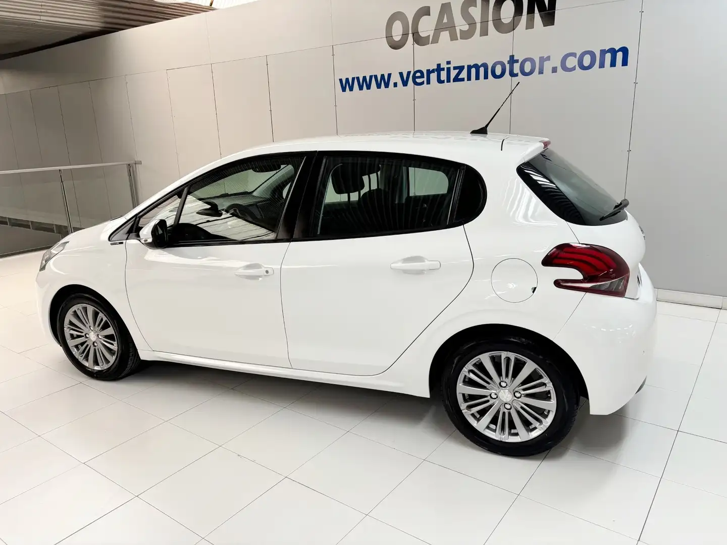 Peugeot 208 1.2 PureTech S&S Signature 82 Weiß - 2