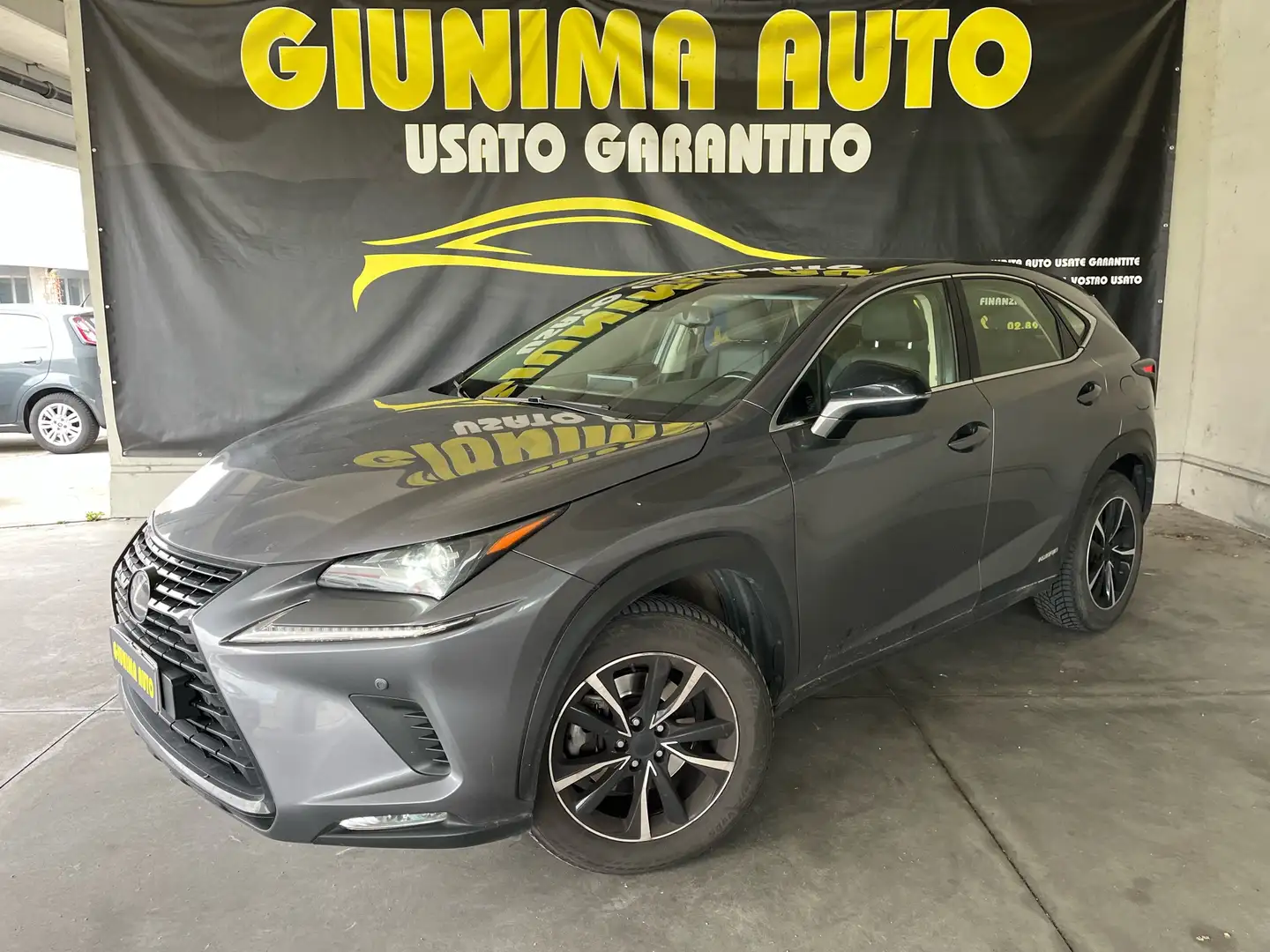 Lexus NX 300 300h 2.5 F Sport 4wd cvt Šedá - 1